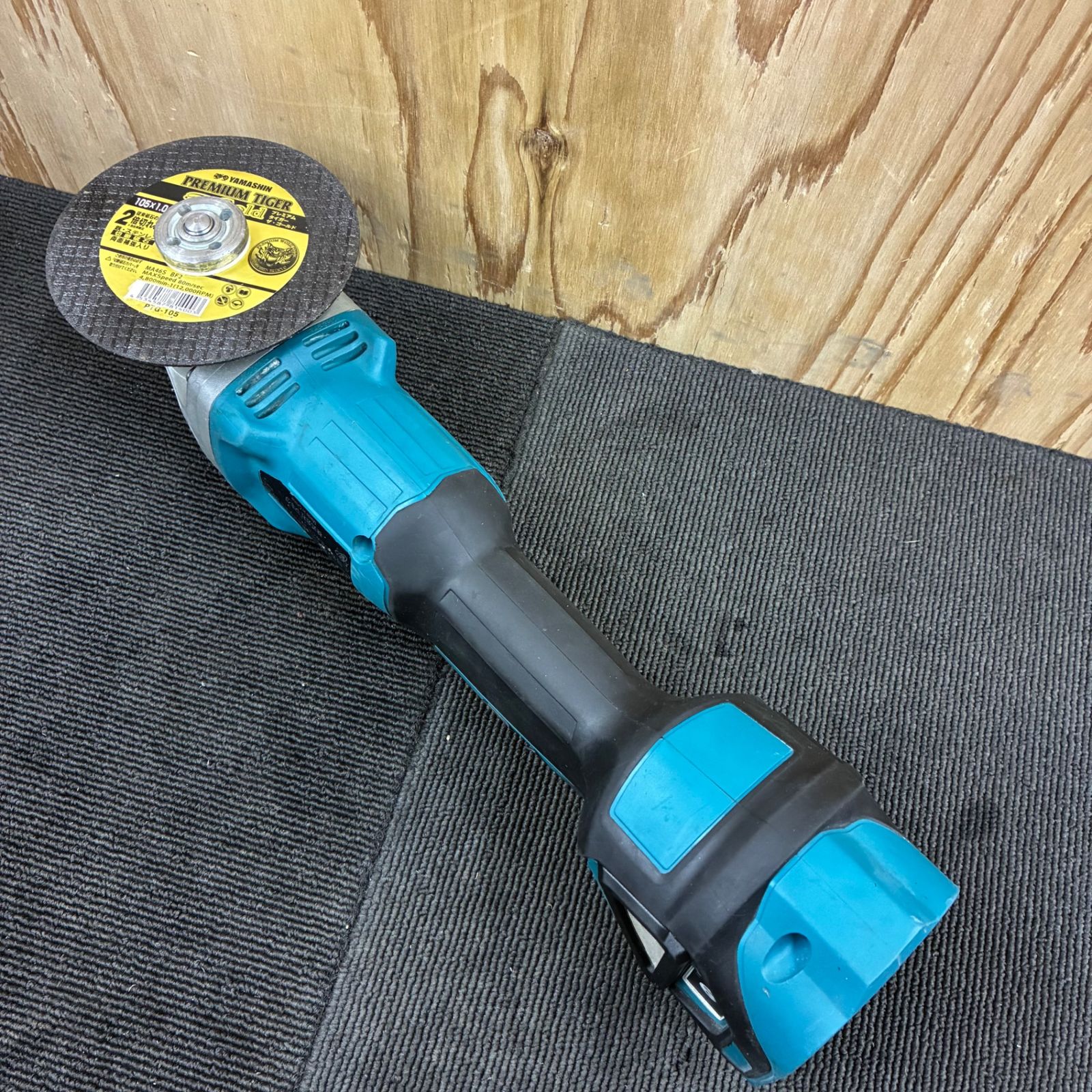 マキタ makita 100 mm 18 Vコードレスディスクグラインダ GA 412 DZ