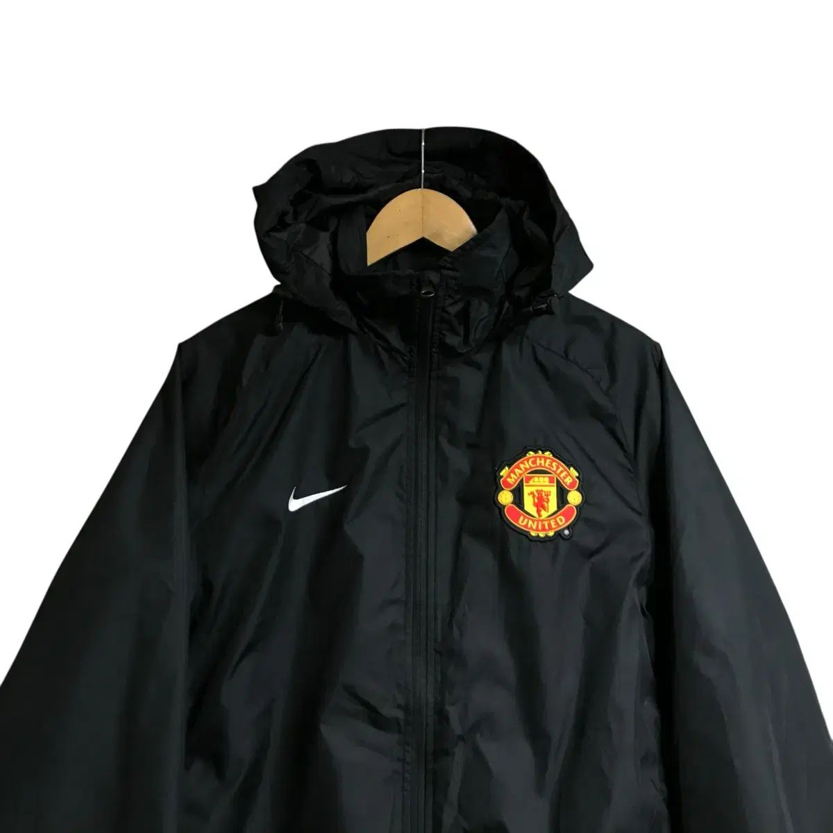 ナイキ マンチェスター・ユナイテッドFC 黒 ウィンドブレーカー - メルカリ