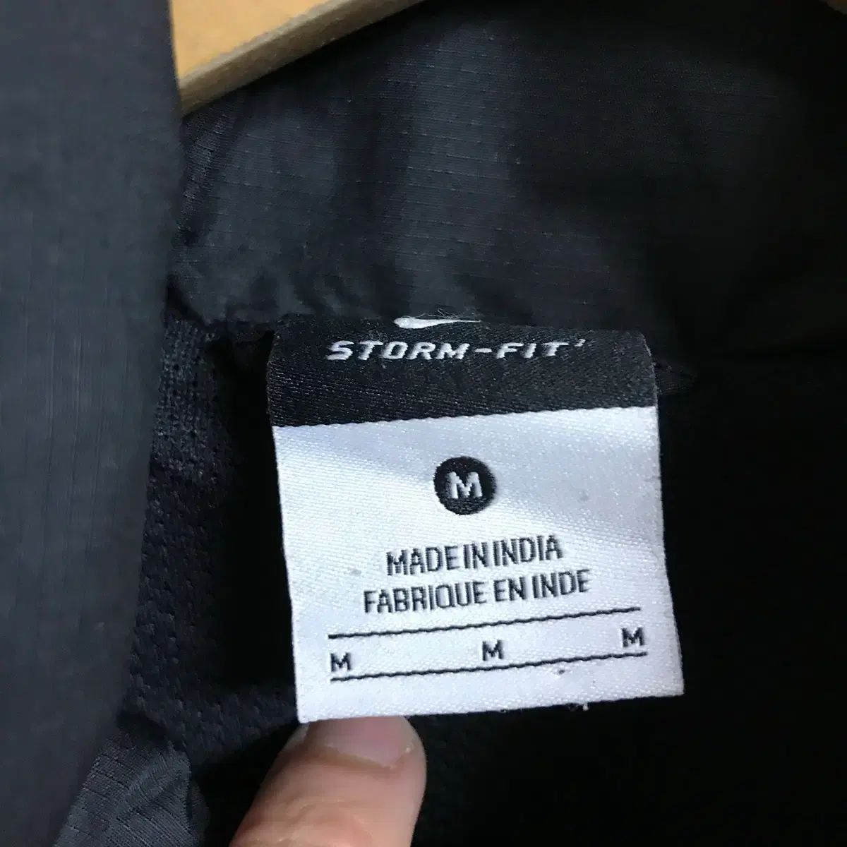 ナイキ マンチェスター・ユナイテッドFC 黒 ウィンドブレーカー - メルカリ