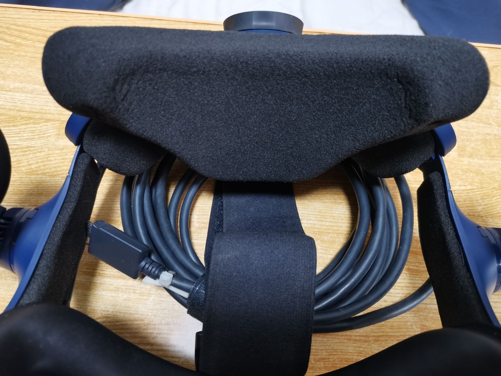 HTC VIVE Pro Eye HMD (ヘッドマウントディスプレイ単体モデル) - メルカリ