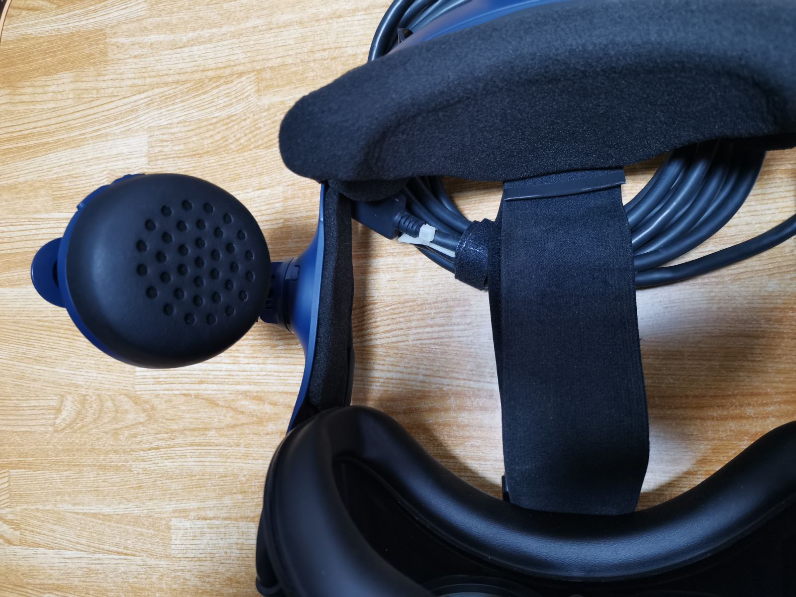 HTC VIVE Pro Eye HMD (ヘッドマウントディスプレイ単体モデル) - メルカリ