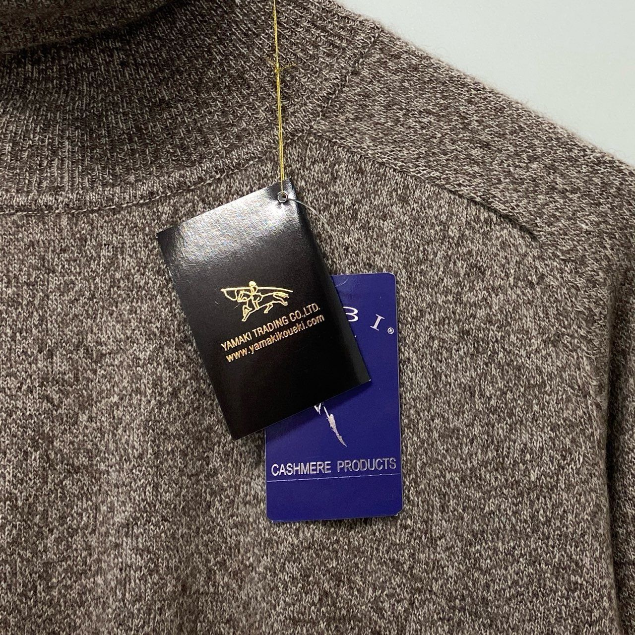 76a28 【新品保管品】GOBI ゴビ カシミヤハイネックニットセーター