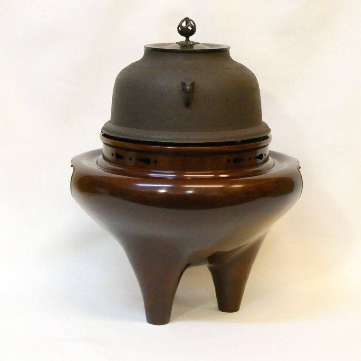 経年未使用品】釜師 畠春斎 鋳師 金森紹栄 合作 唐銅 切合 朝鮮風炉 真