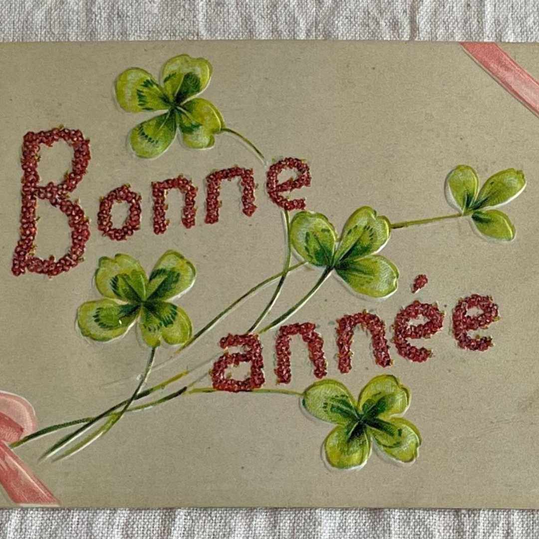 フランスアンティーク エンボスされた絵葉書が入ったペアの小さな可愛