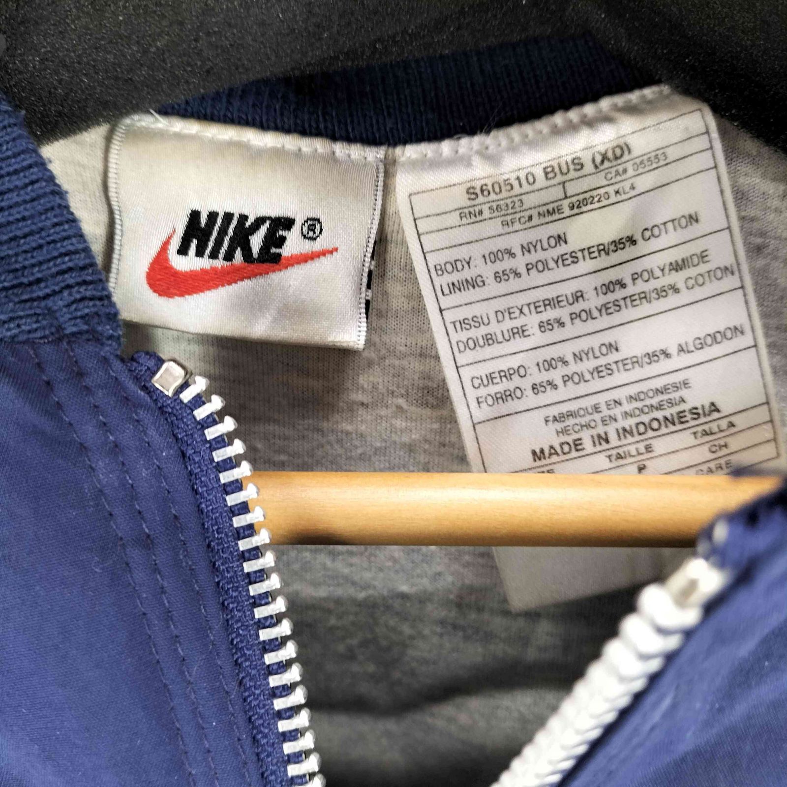 ナイキ NIKE 90S 白タグ 背面 ゴツナイキ スウッシュ ロゴ 刺繍 バイ