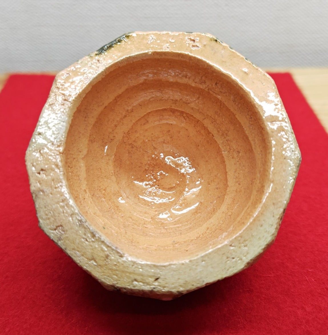 逢絢亭・新品】茶道具 香合 楽焼 赤楽 乾山 槍梅の図 佐々木昭楽 共