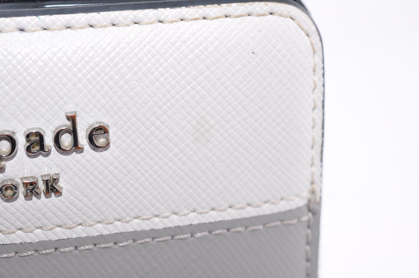 美品 kate spade new york ケイトスペード Bi-fold Wallet 二つ折り