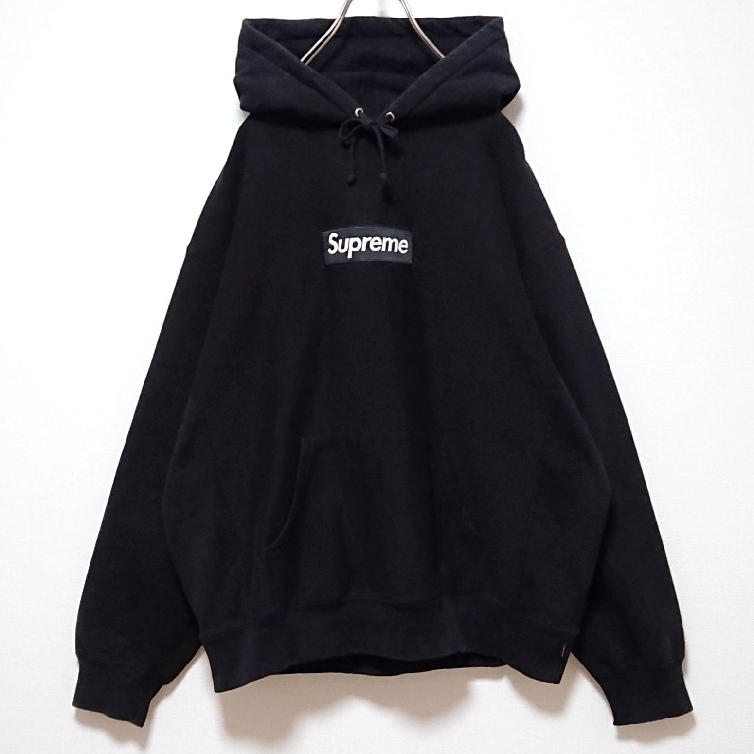 【オーバーサイズ】シュプリーム☆センターマイクロ刺繍ロゴ　パーカー　正規品鑑定済 即完売 シュプリーム ボックス 刺繍 ロゴ ブラック オーバーサイズ
