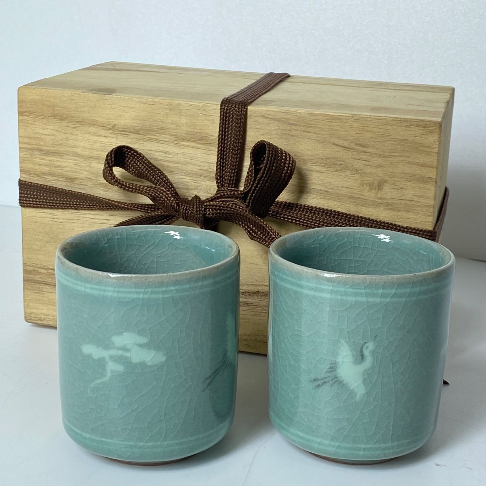 民藝 青磁 湯呑み 二客 共箱 古堂 銘 東南陶窯研究所 鶴文 木箱 ペアー