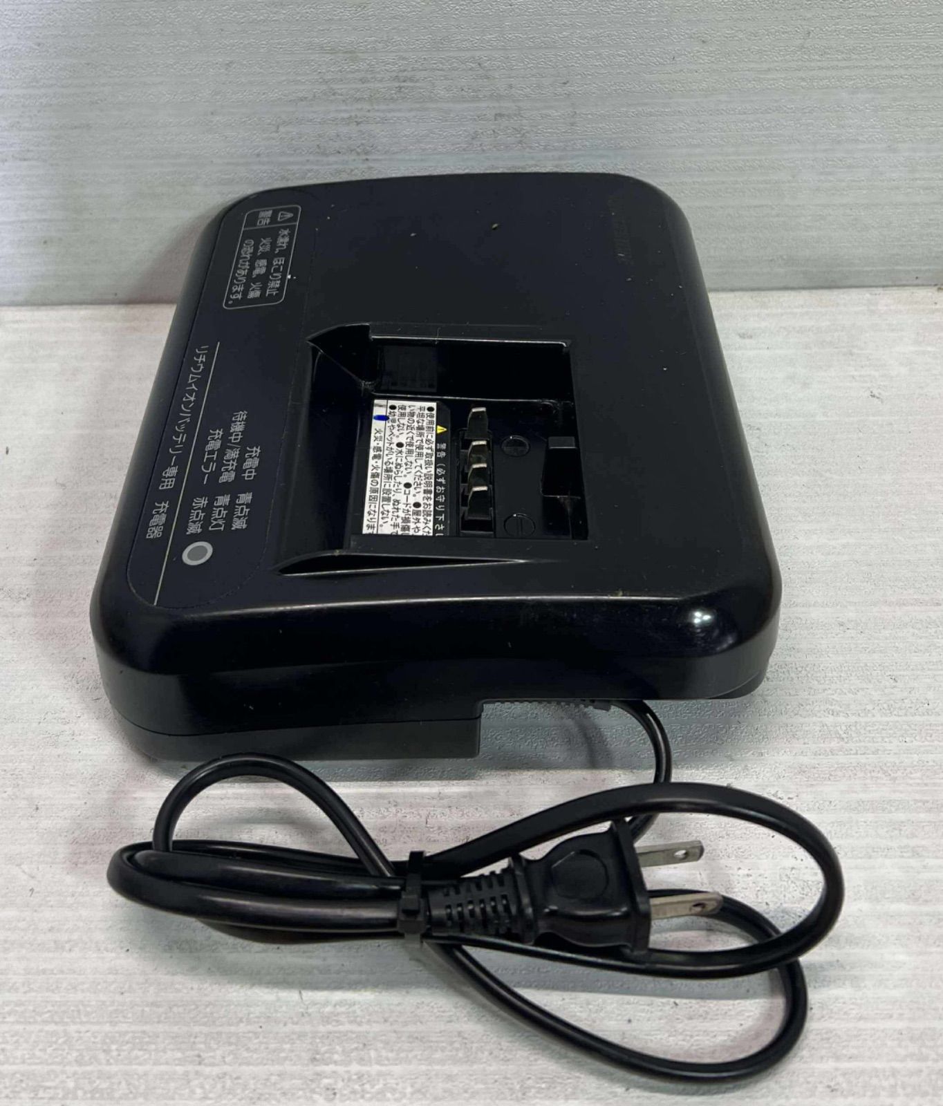 ☆送料込☆ P5568 リチウムイオンバッテリー充電器 AC100-120V - メルカリ