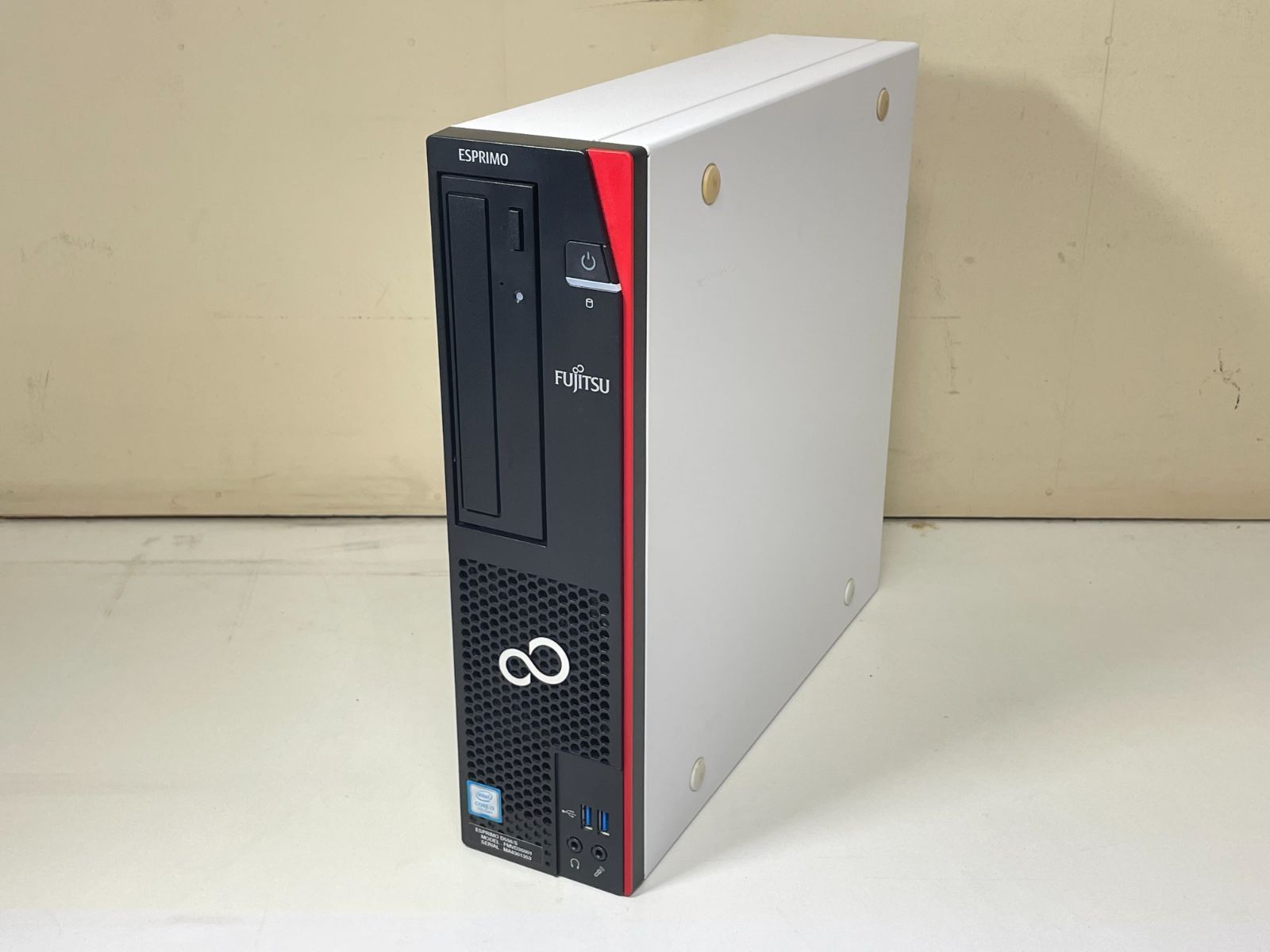 ジャンク品】FUJITSUデスクトップパソコンESPRIMO D556/S(FMVD35001