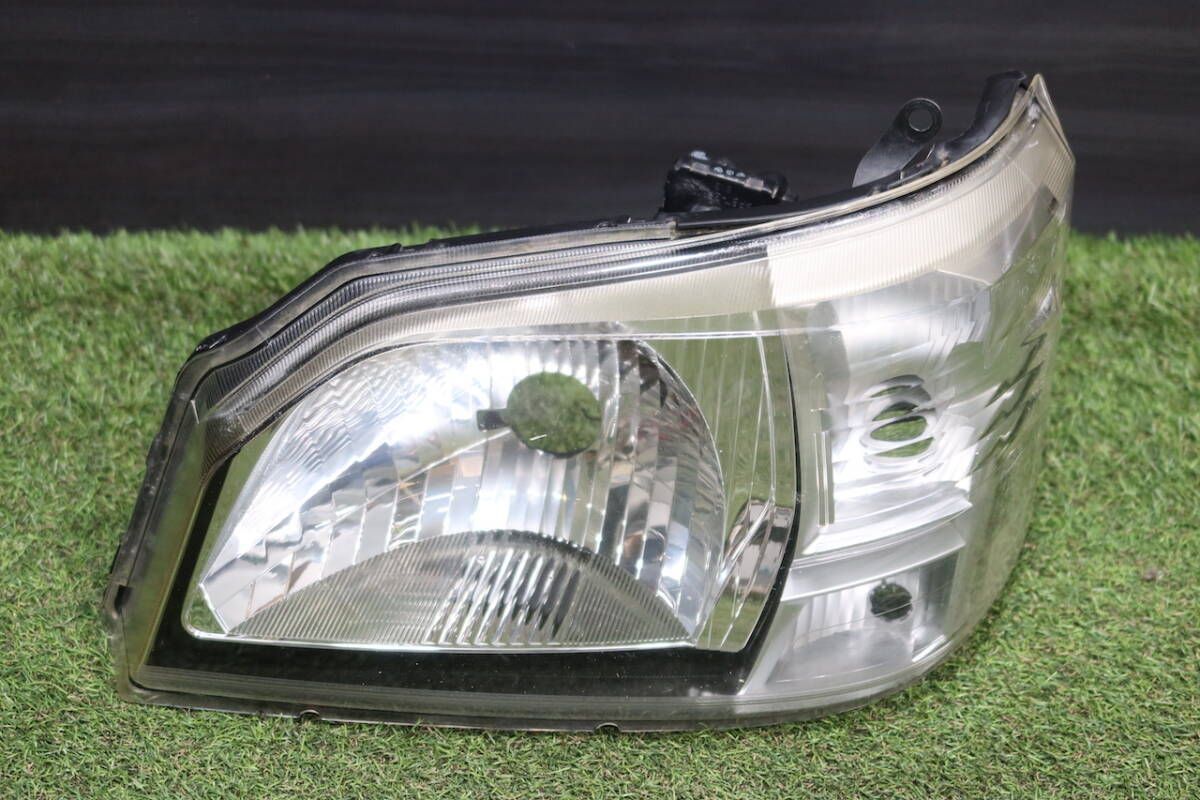 ＜即納可能＞ダイハツ ハイゼット(S500P) 純正 ヘッドライト 左側 STANLEY(スタンレー) W27114 ハロゲン 直接引取OK(福岡)