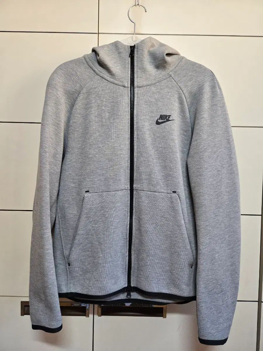 ナイキ メンズ テックパック ジップアップパーカー (Sサイズ) - メルカリ