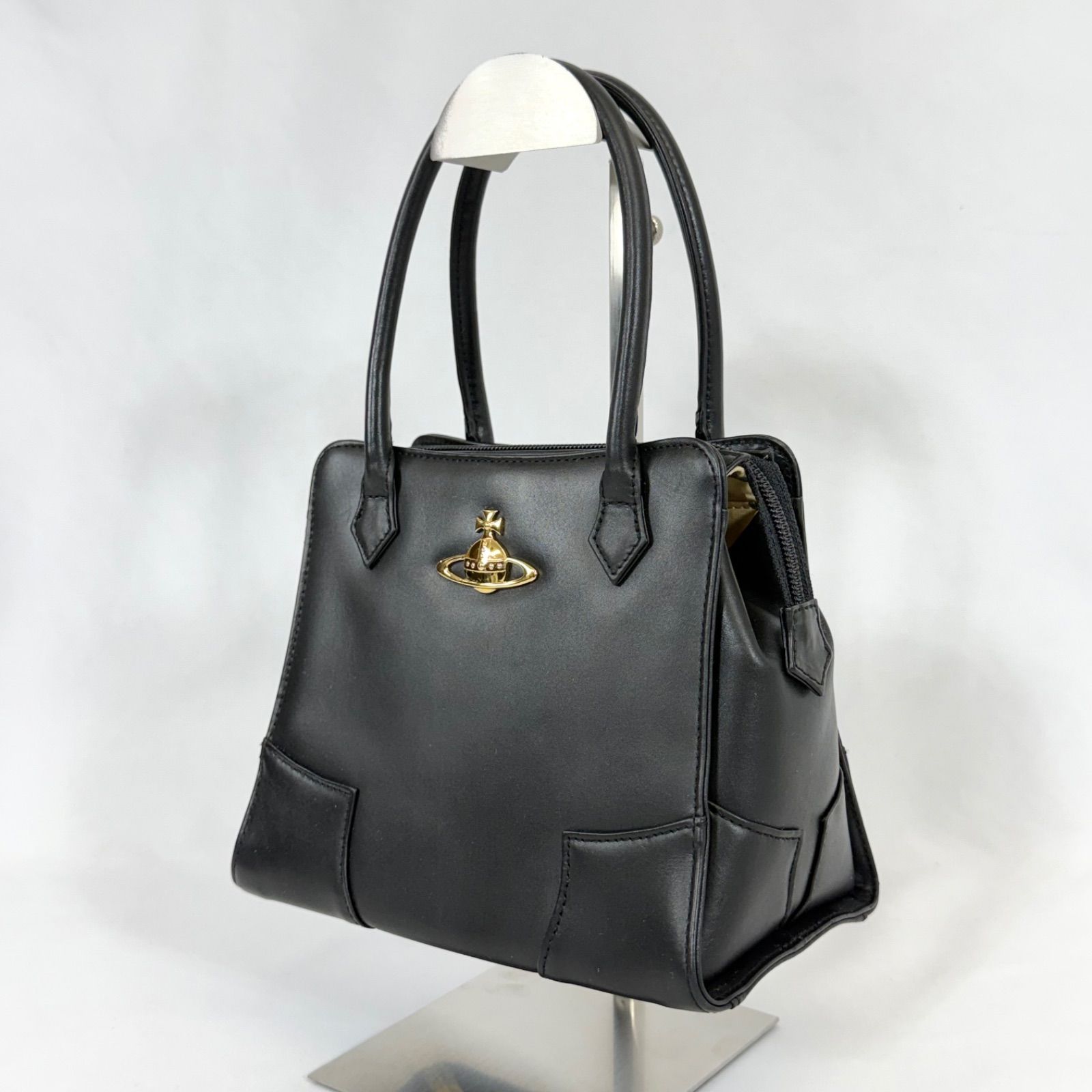 【希少】vivienne westwood オーブ ハンドバッグ レザー 黒 Vivienne Westwood（ヴィヴィアンウエストウッド） Vivienne Westwood