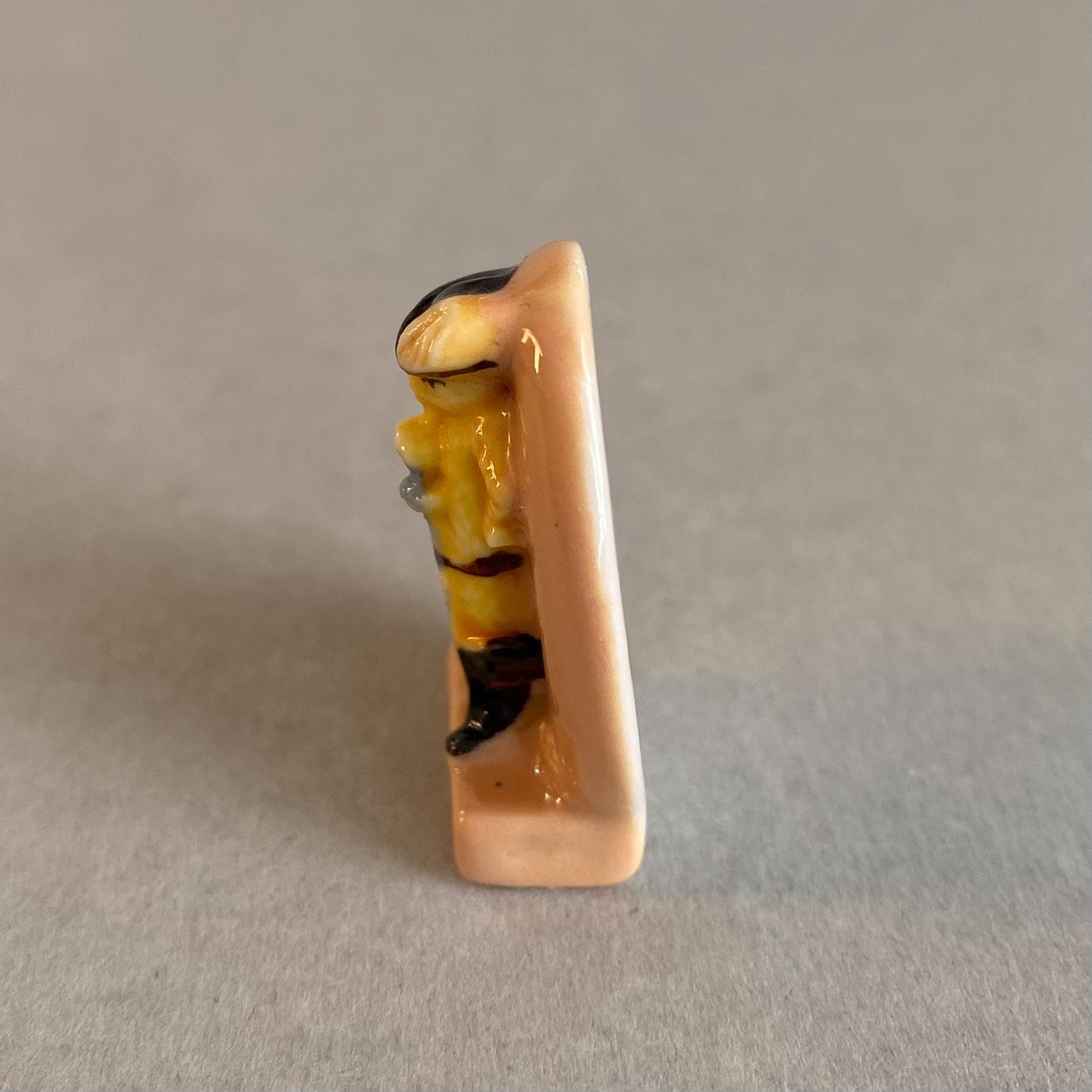 長靴をはいた猫のフェーブ／フランス雑貨／陶器ミニチュア／ブロカント