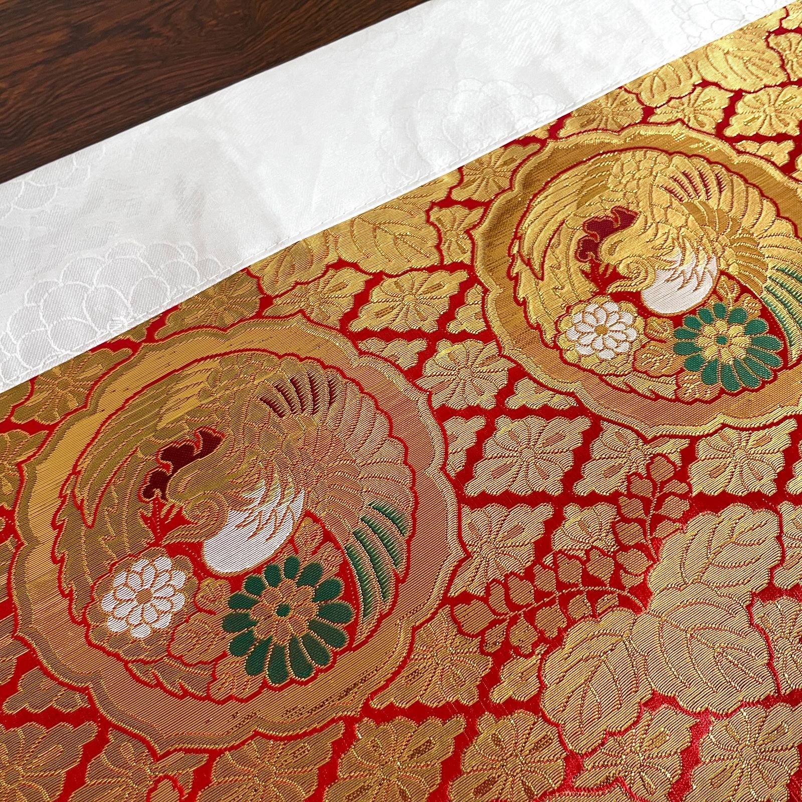 新品】三角打敷 金通し 200代 朱色 鳳凰 横幅63cm 内敷き 三角 金襴