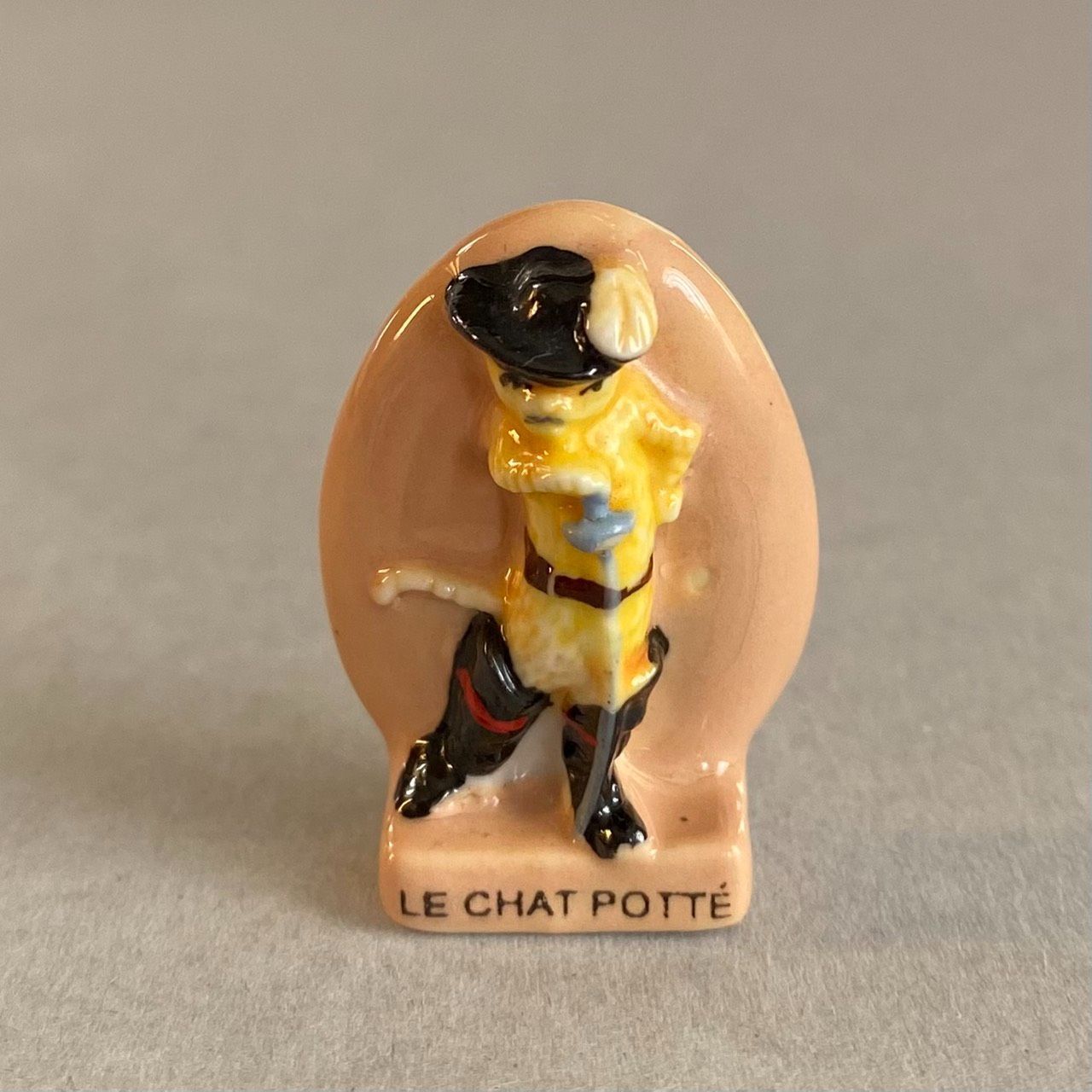 長靴をはいた猫のフェーブ／フランス雑貨／陶器ミニチュア／ブロカント