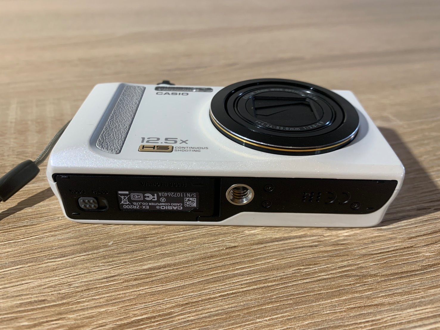 CASIO デジタルカメラ EX-ZR200 ホワイト 動作品 SDカード付 Amazon | CASIO デジタルカメラ EXILIM 1610万画素 光学ズーム12.5倍