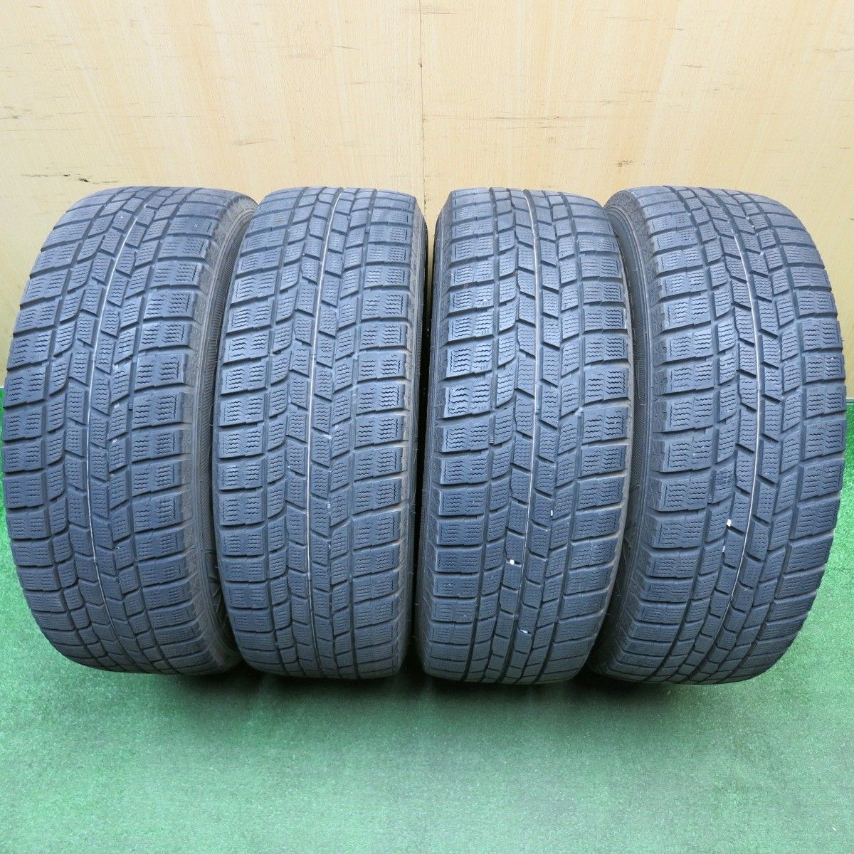 バリ溝！キレイ！8.5分☆スタッドレス 215/60R16 グッドイヤー アイス