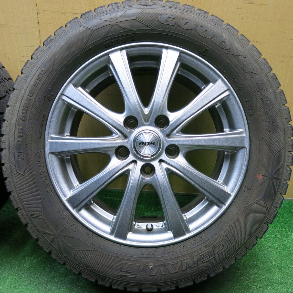 バリ溝！キレイ！8.5分☆スタッドレス 215/60R16 グッドイヤー アイス