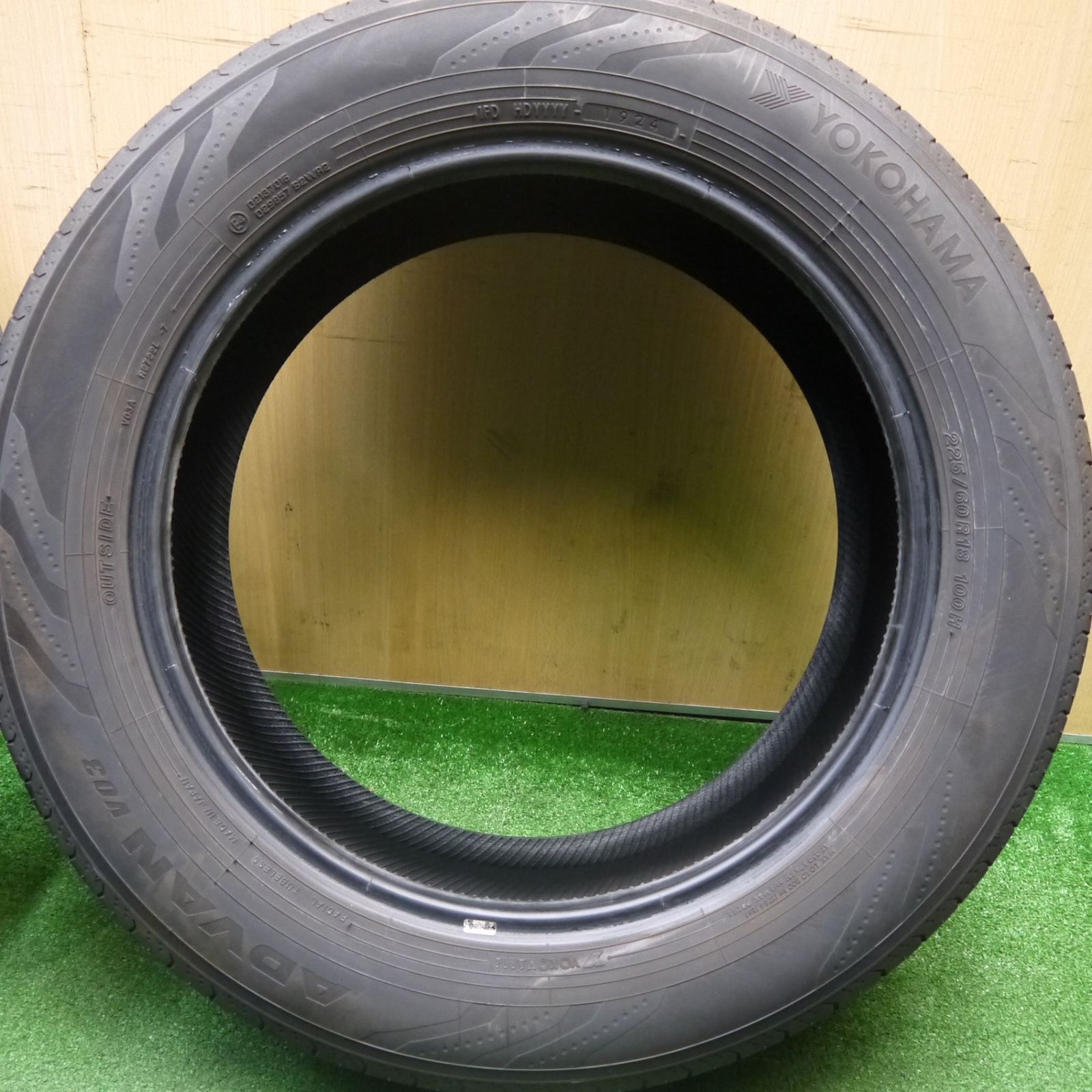 4本価格！24年☆225/60R18 ヨコハマ アドバン V03 タイヤ 18インチ 40