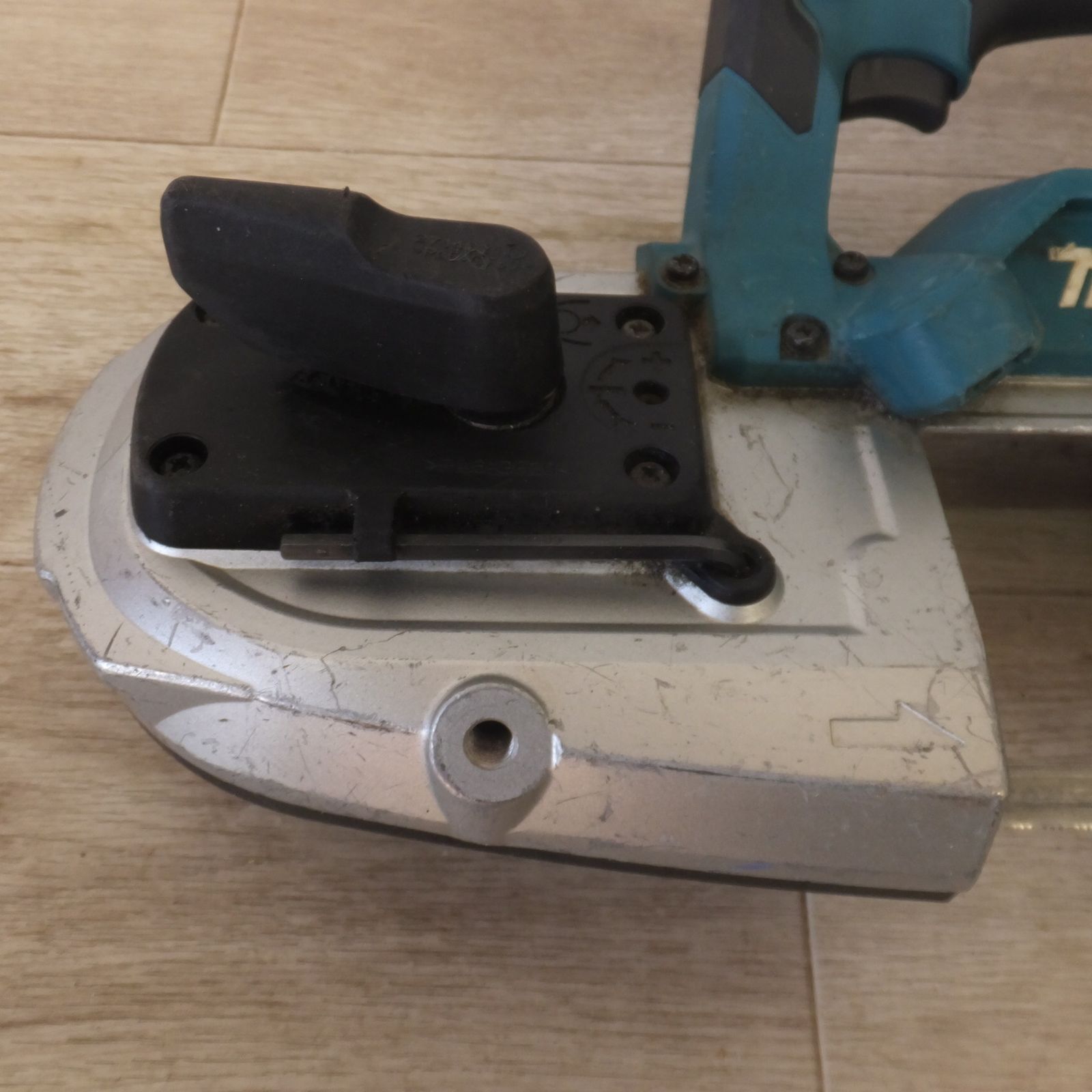 マキタ makita 充電式ポータブルバンドソー PB 183 D 18 V 本体のみ