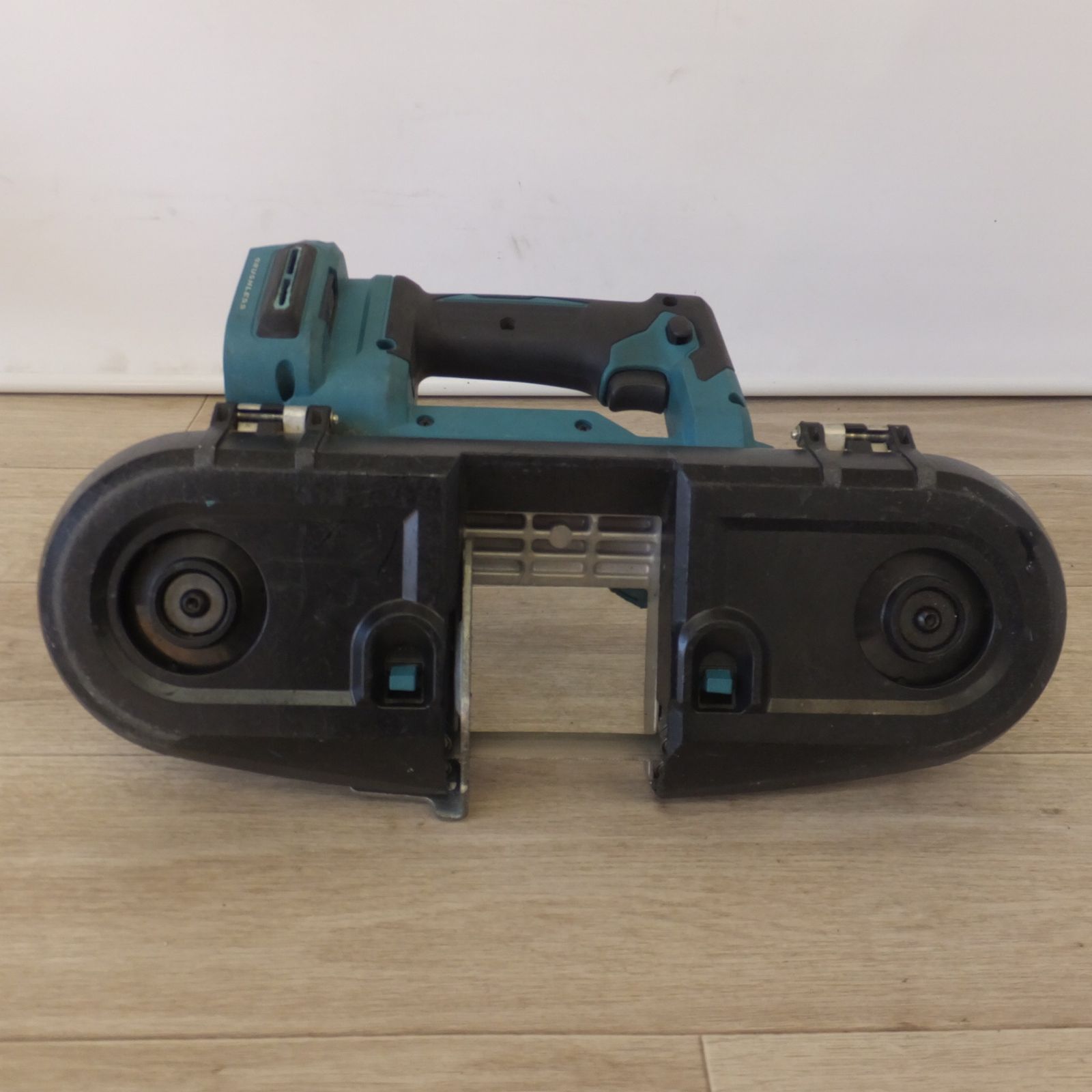  マキタ makita 充電式ポータブルバンドソー PB 183 D 18 V 本体のみ バンドソー 切断工具 切断機