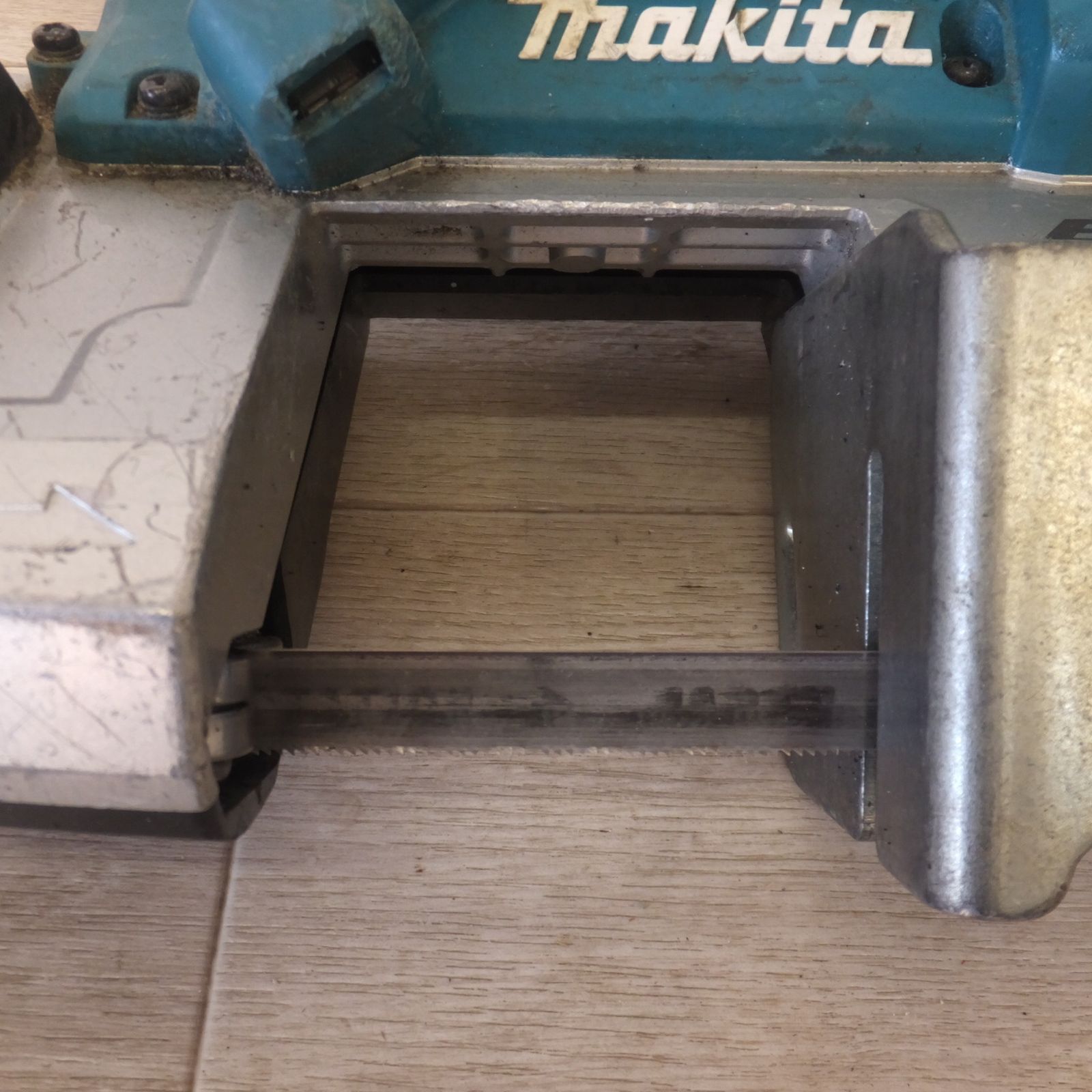 充電式ポータブルバンドソー