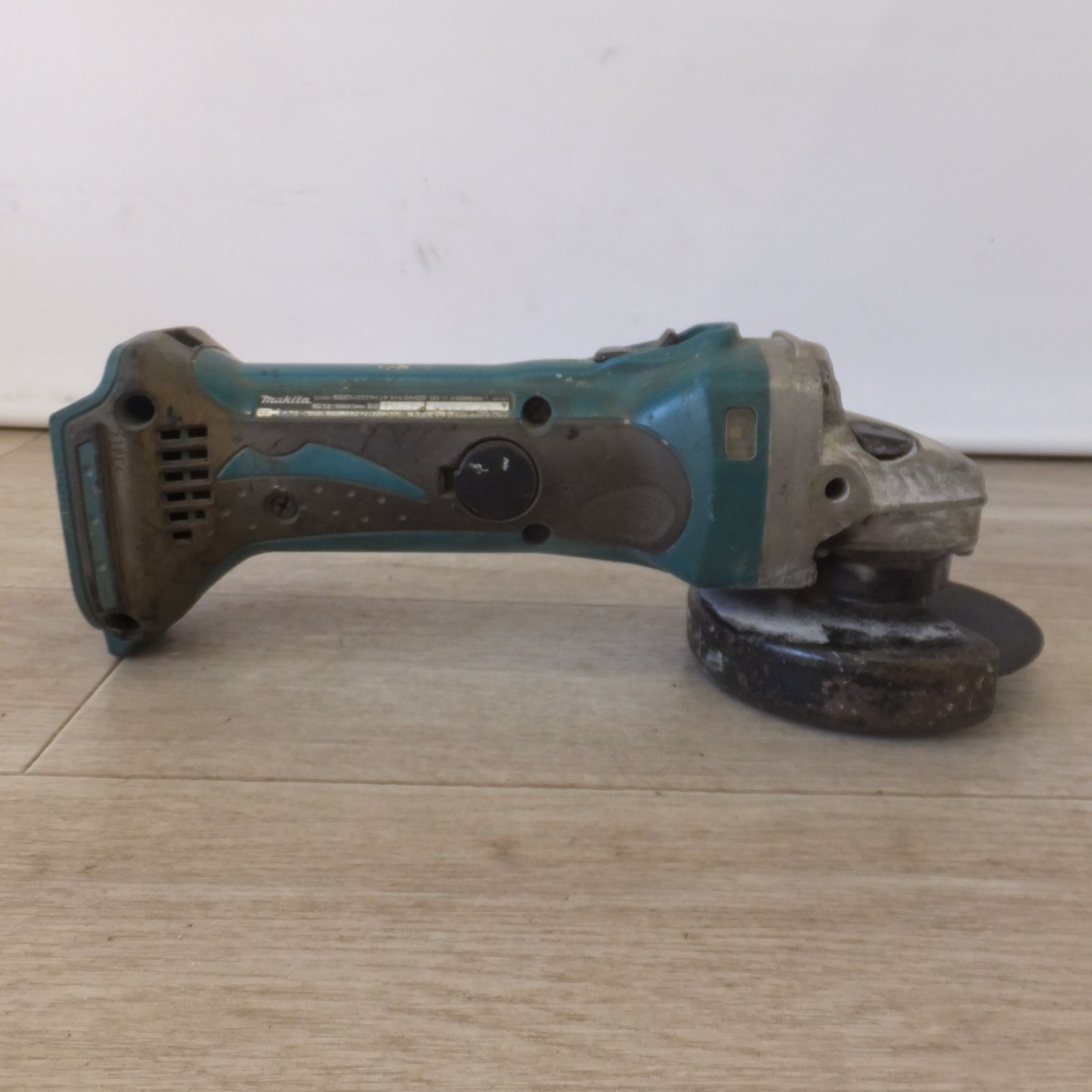 マキタ makita 100 mm 充電式ディスクグラインダ GA 402 D 18 V 本体のみ