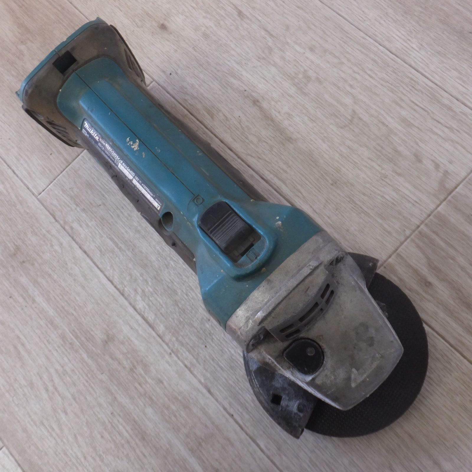  マキタ makita 100 mm 充電式ディスクグラインダ GA 402 D 18 V 本体のみ グラインダー 研磨機
