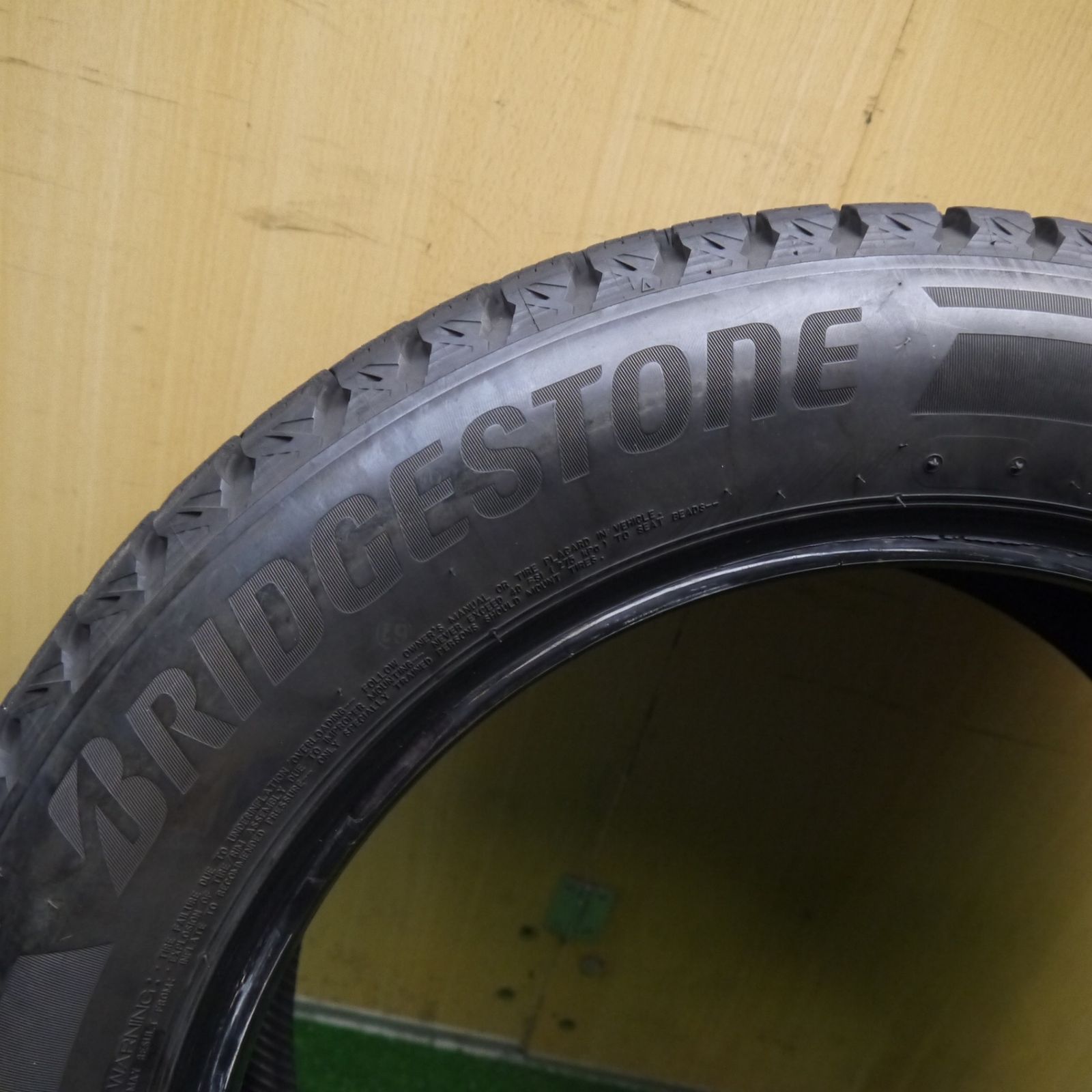 バリ溝！23年！9分！1本スタッドレス 235/55R18 ブリヂストン