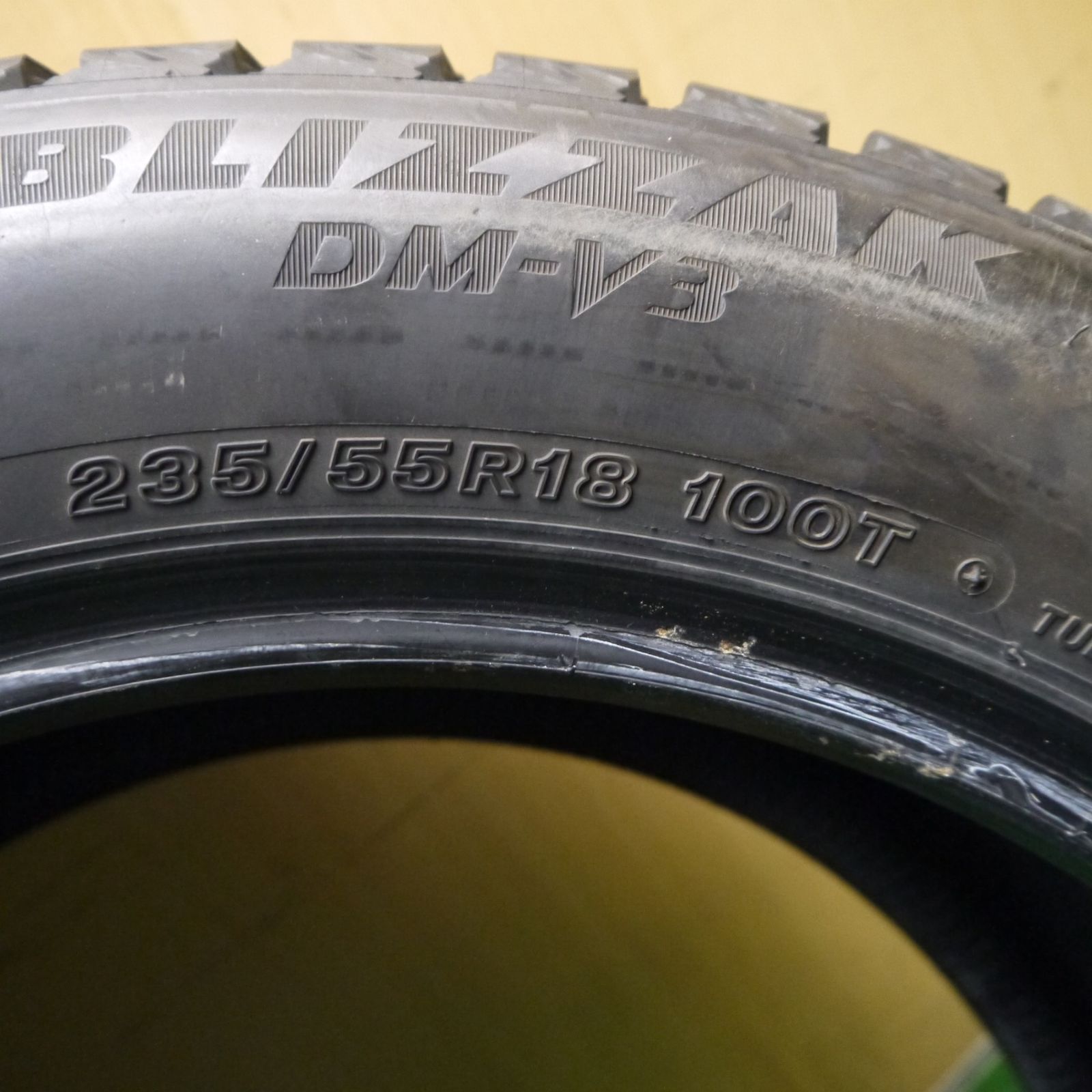 バリ溝！23年！9分！1本スタッドレス 235/55R18 ブリヂストン