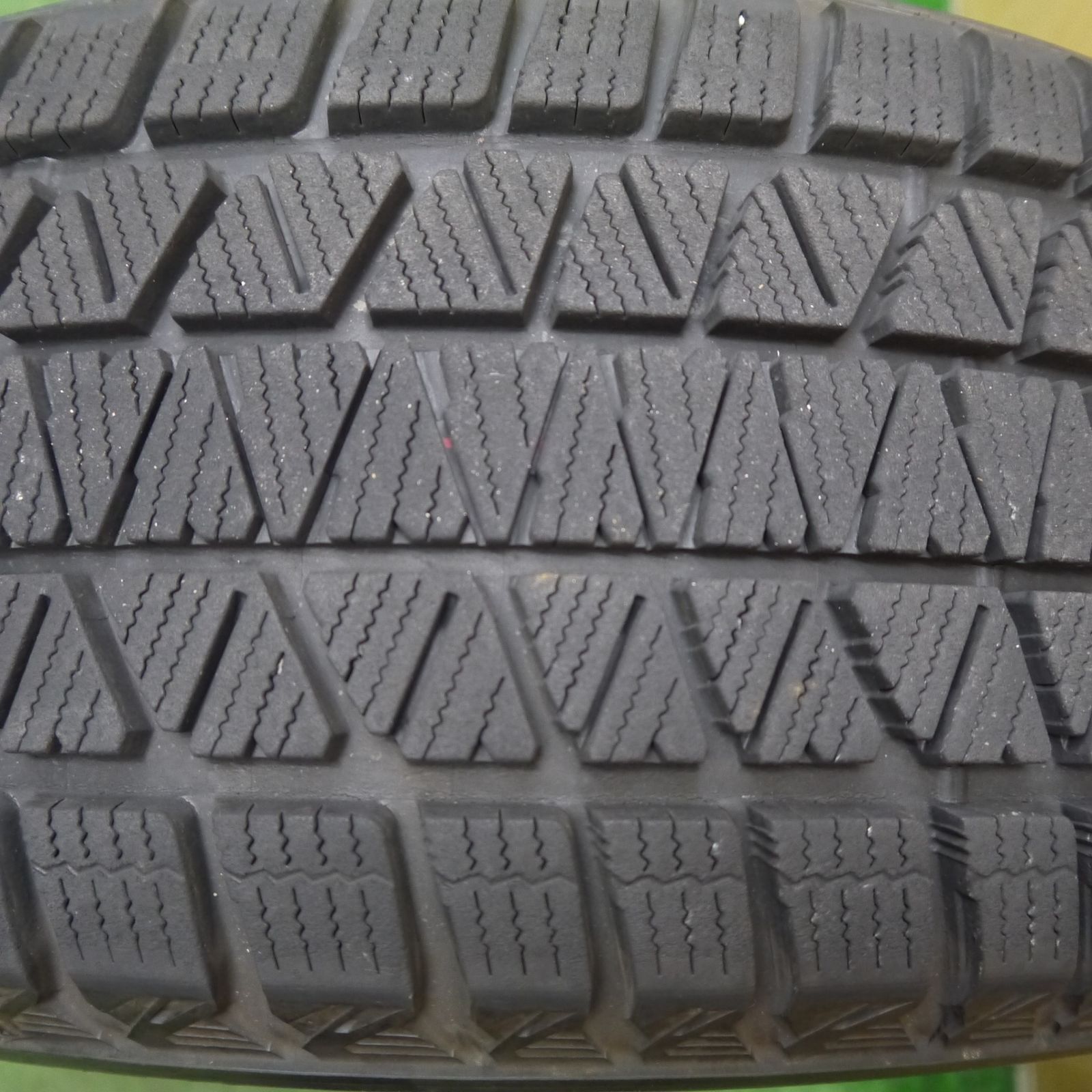 バリ溝！23年！9分！1本スタッドレス 235/55R18 ブリヂストン