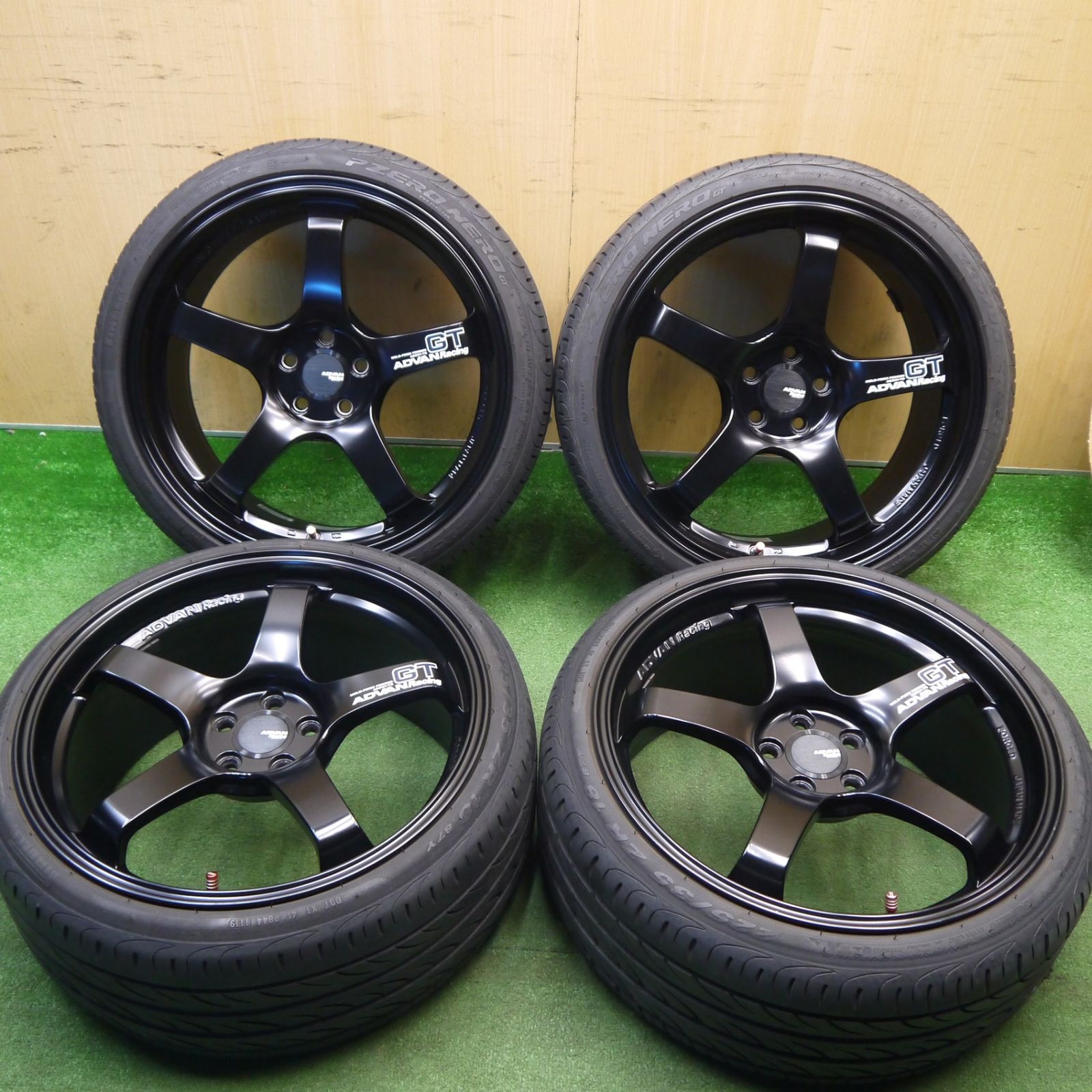 キレイ☆プリウス 86 BRZ 等 ADVAN Racing GT 225/35R18 ピレリ P ZERO 