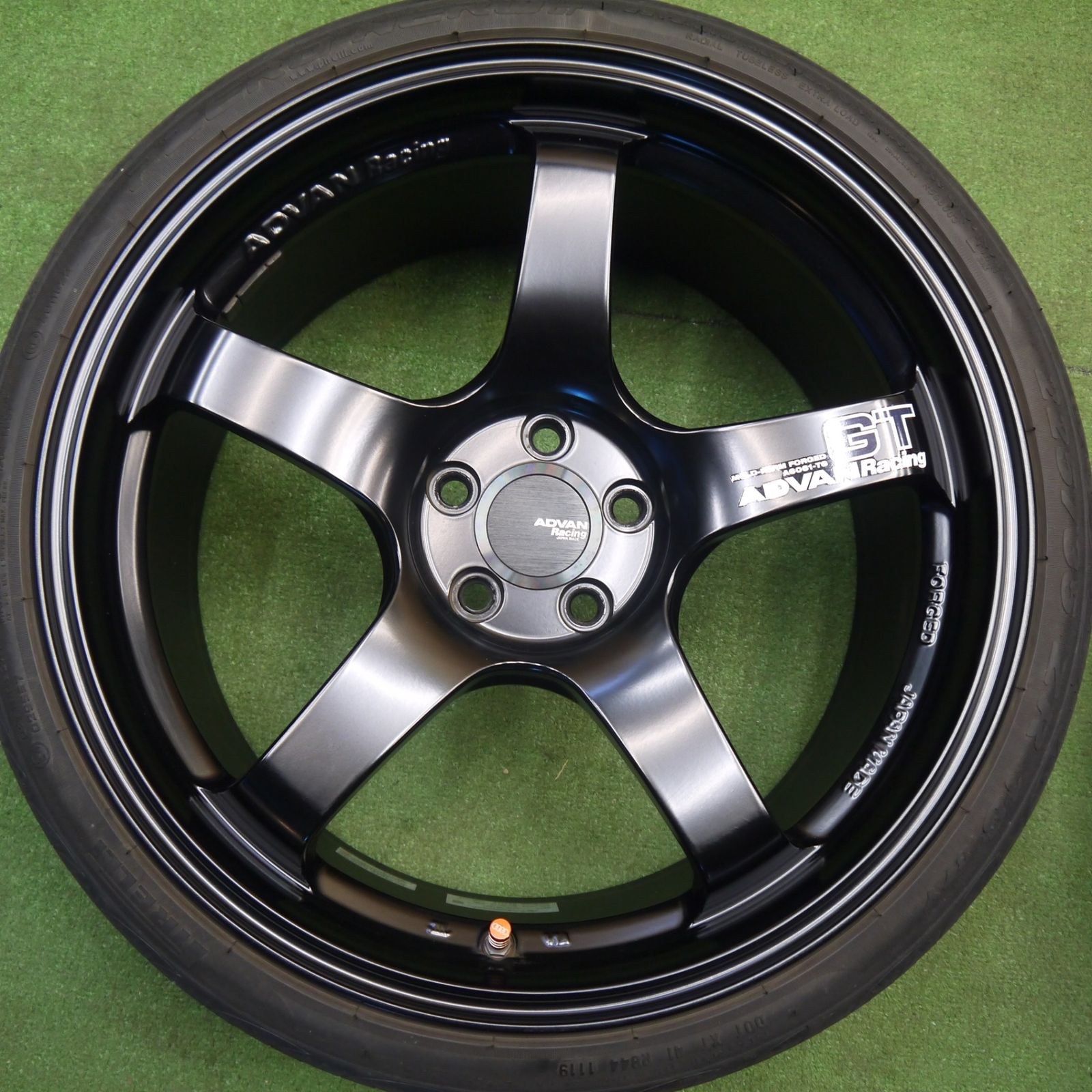 キレイ☆プリウス 86 BRZ 等 ADVAN Racing GT 225/35R18 ピレリ P ZERO 