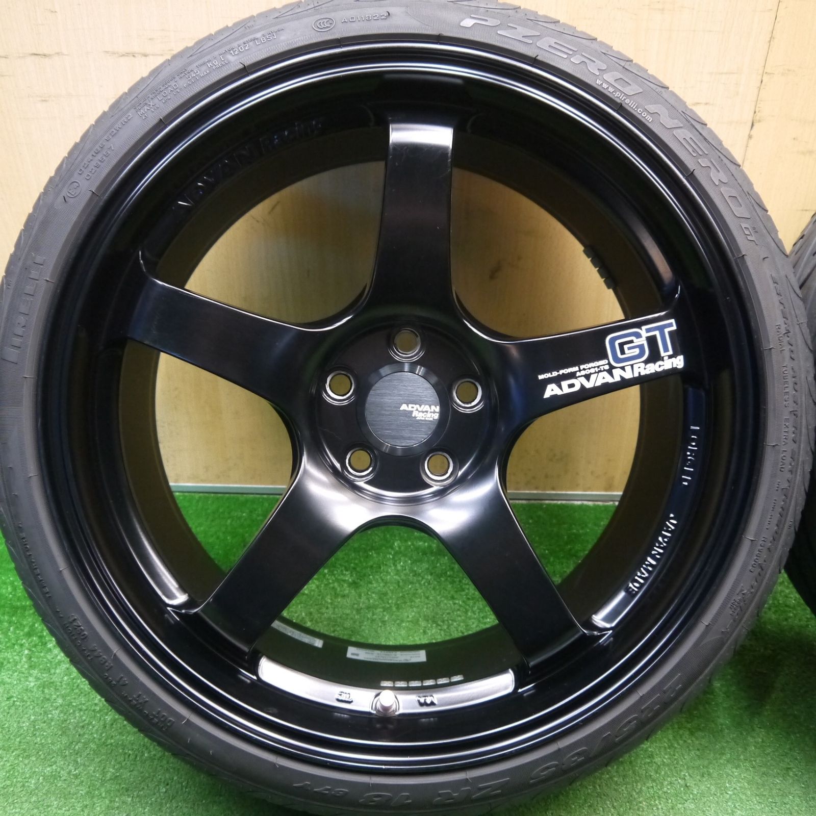 キレイ☆プリウス 86 BRZ 等 ADVAN Racing GT 225/35R18 ピレリ P ZERO 