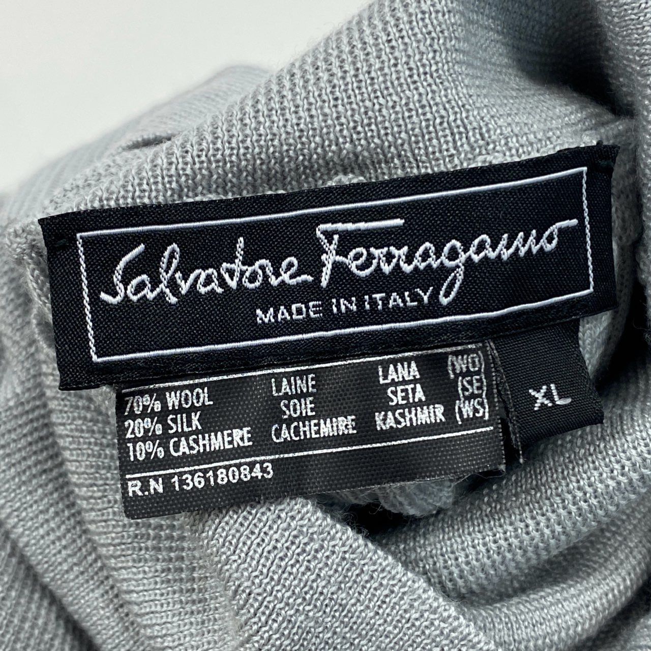 85a28 Salvatore Ferragamo サルバトーレフェラガモ ハイネックニット  