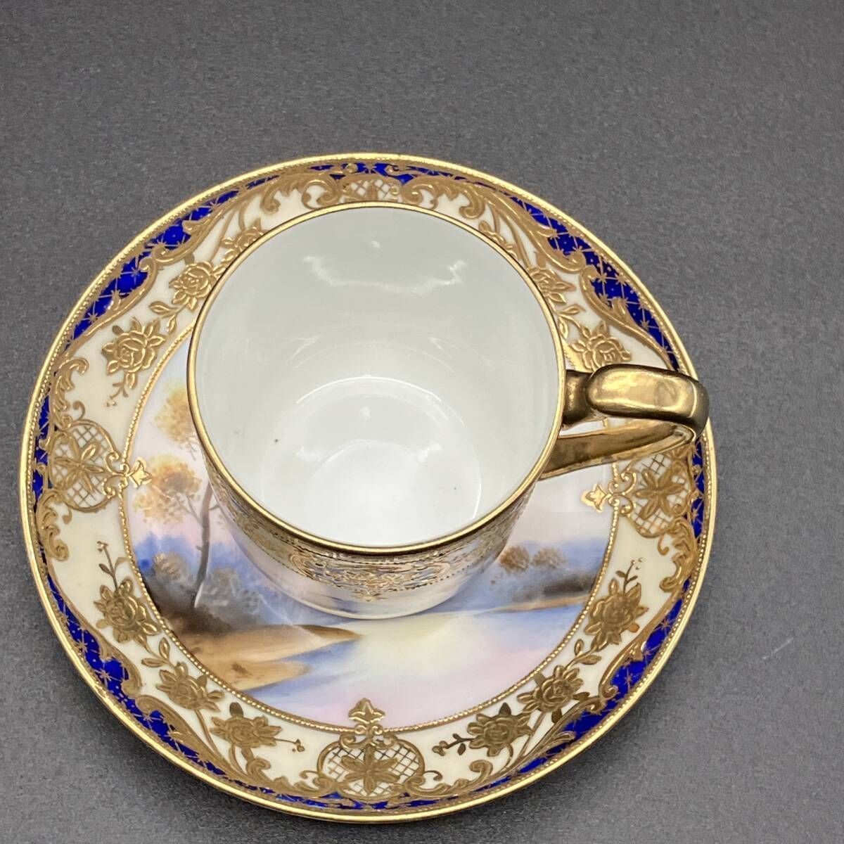 オールドノリタケ　カップ＆ソーサー　水辺の風景　明治期 オールドノリタケ 有名パターン 金盛上藍帯イギリス 金彩湖畔白鳥風景