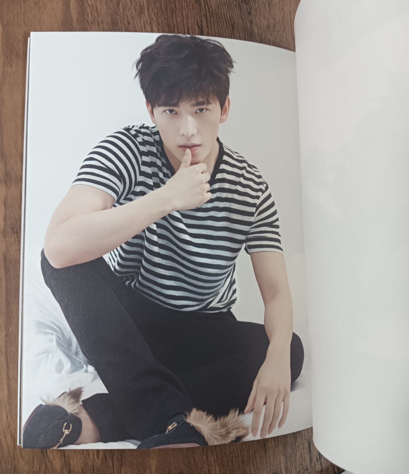 中国 ヤンヤン 楊洋 写真集 自在 YOUNG ポスター＆小冊子付 - メルカリ