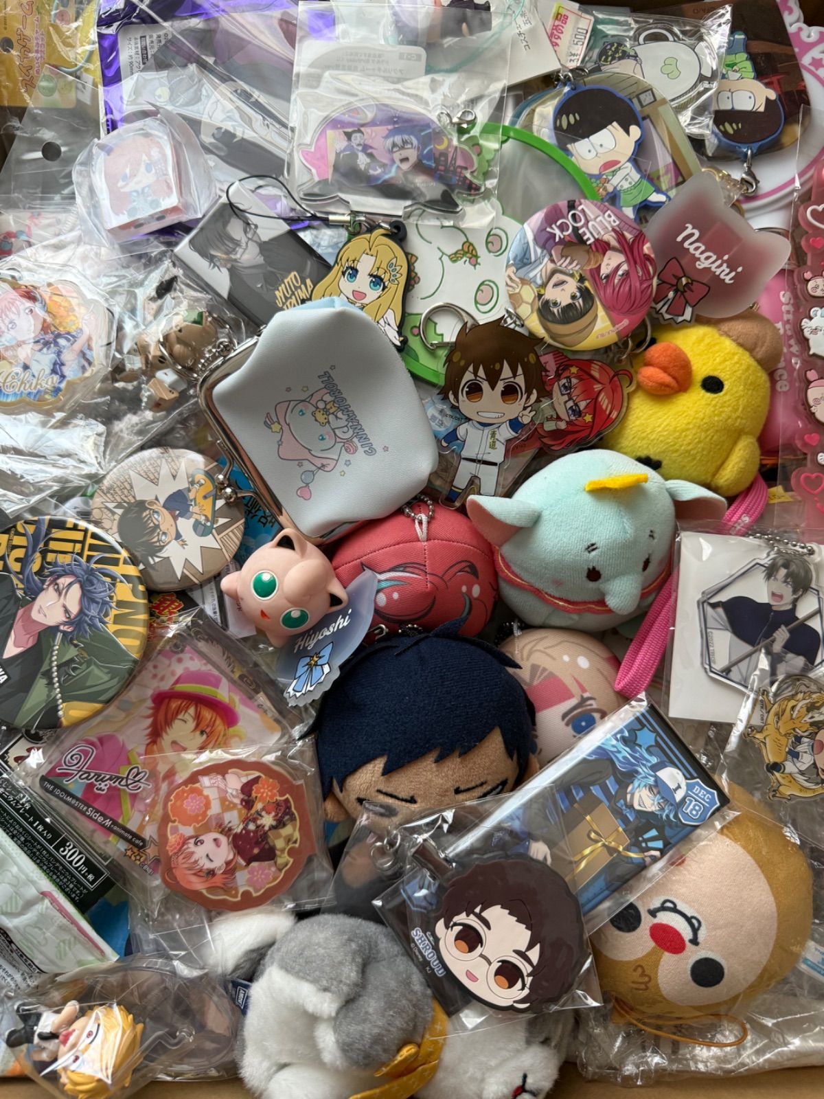 大特価！ アニメグッズ等 缶バッジ キーホルダー クリアファイル