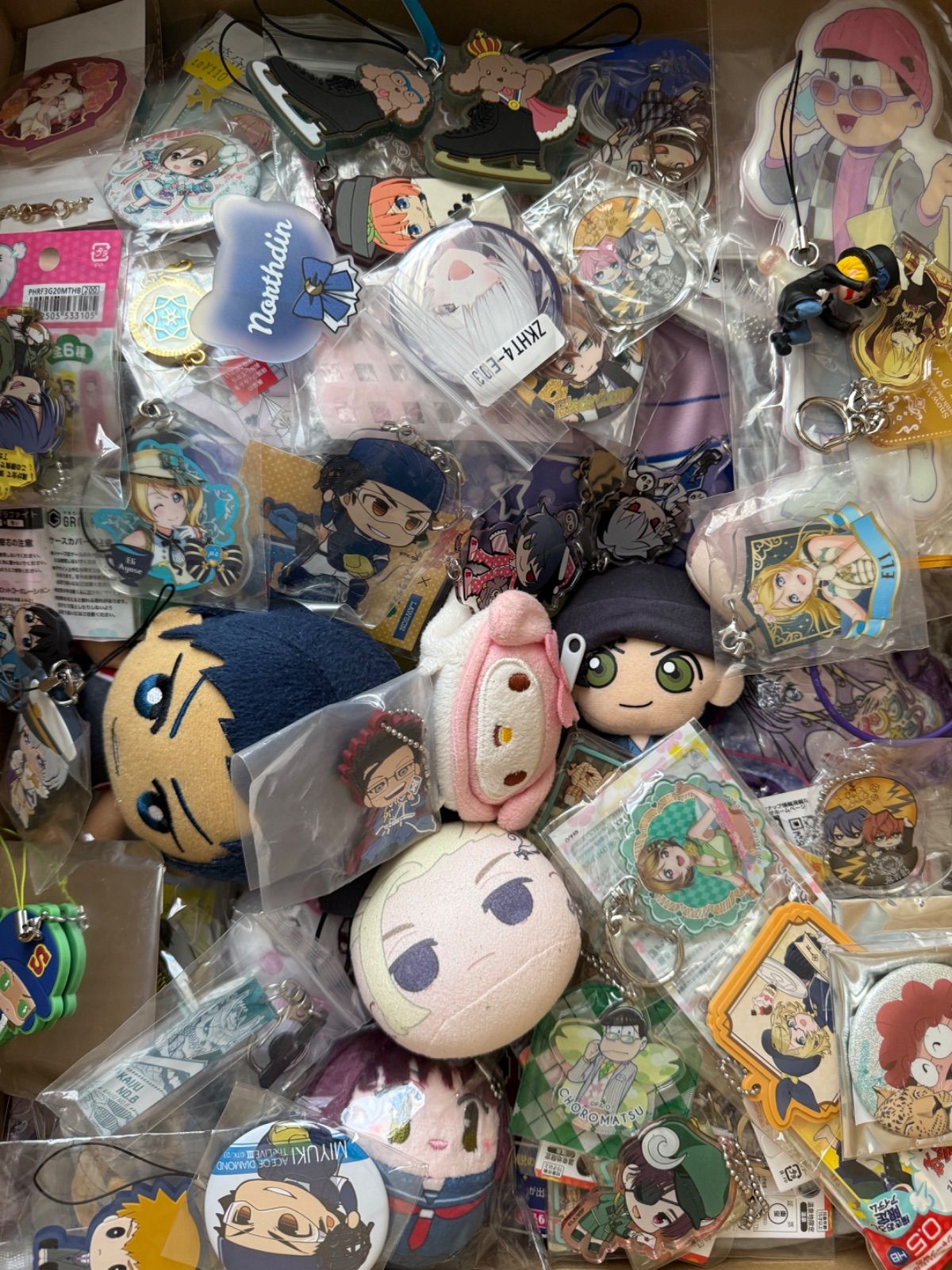 大特価！ アニメグッズ等 缶バッジ キーホルダー クリアファイル