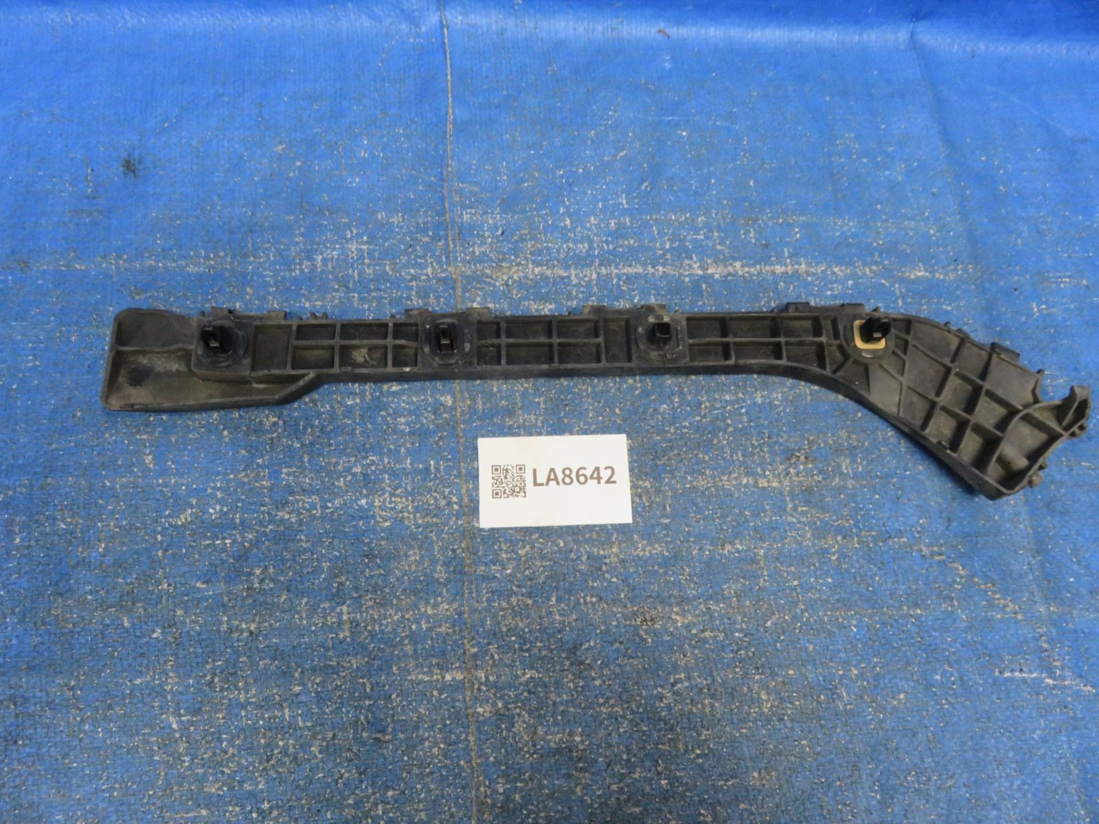 LA8642* プリウス ZVW30/後期 (左) リアバンパー/サポートリテーナー