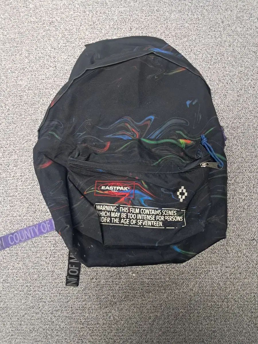 マルセロバーロン リュック ブラック 総柄 MARCELO デイパック 黒 マルセロ・ブロン × イーストパック、初のコラボでバックパックやiPad