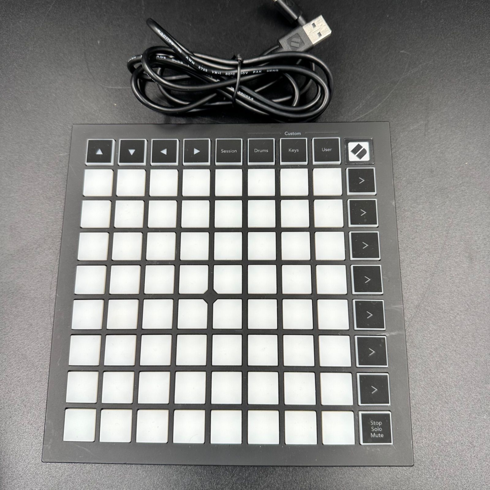 Novation LaunchPad Mini MK3 美品 NOVATION Launchpad Mini MK3 MIDIコントローラー - メルカリ
