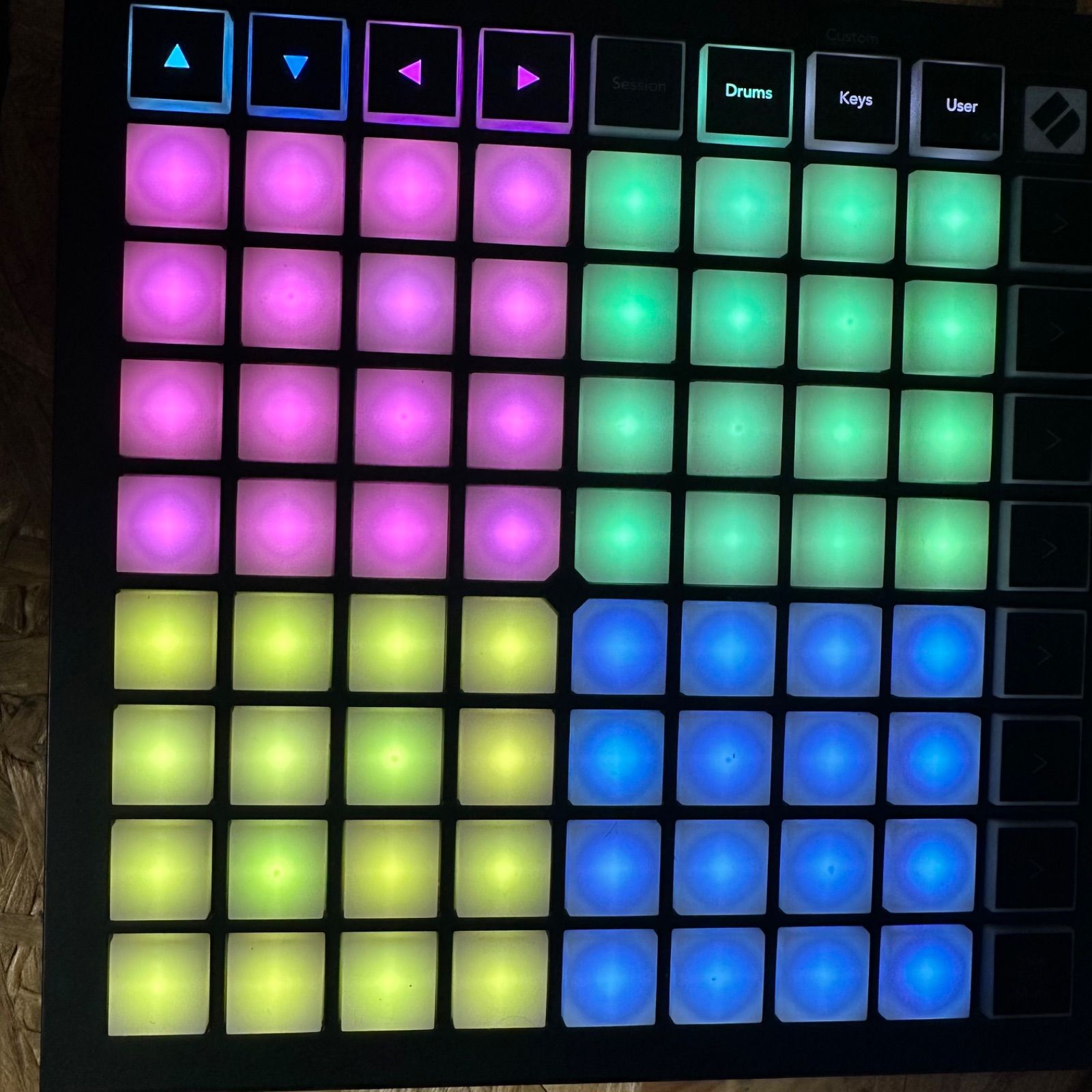 NOVATION Launchpad Mini MK3 MIDIコントローラー - メルカリ