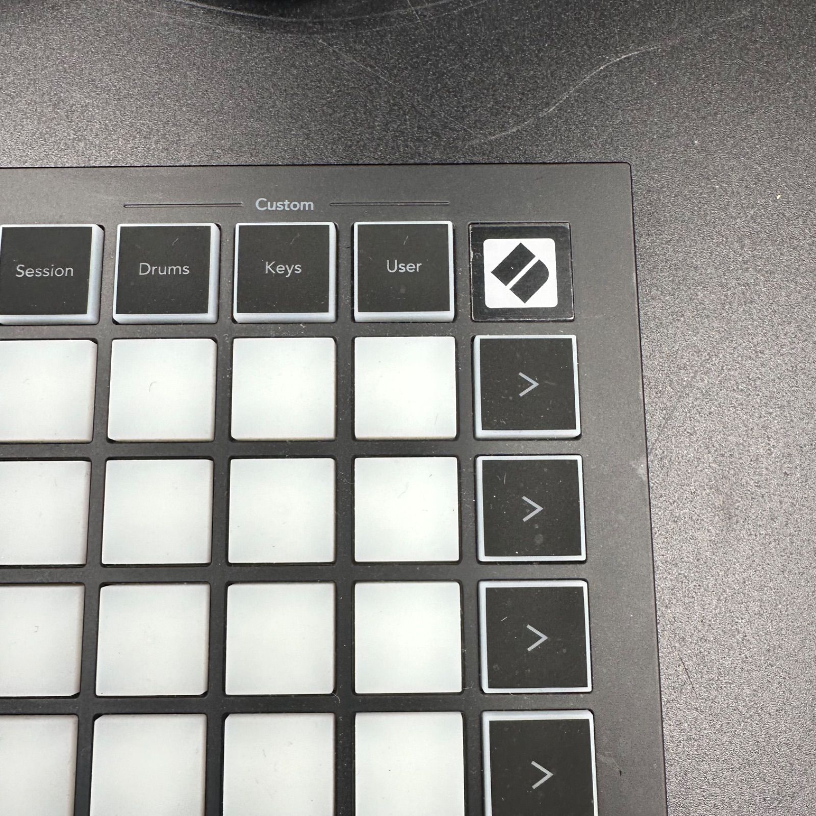 NOVATION Launchpad Mini MK3 MIDIコントローラー - メルカリ