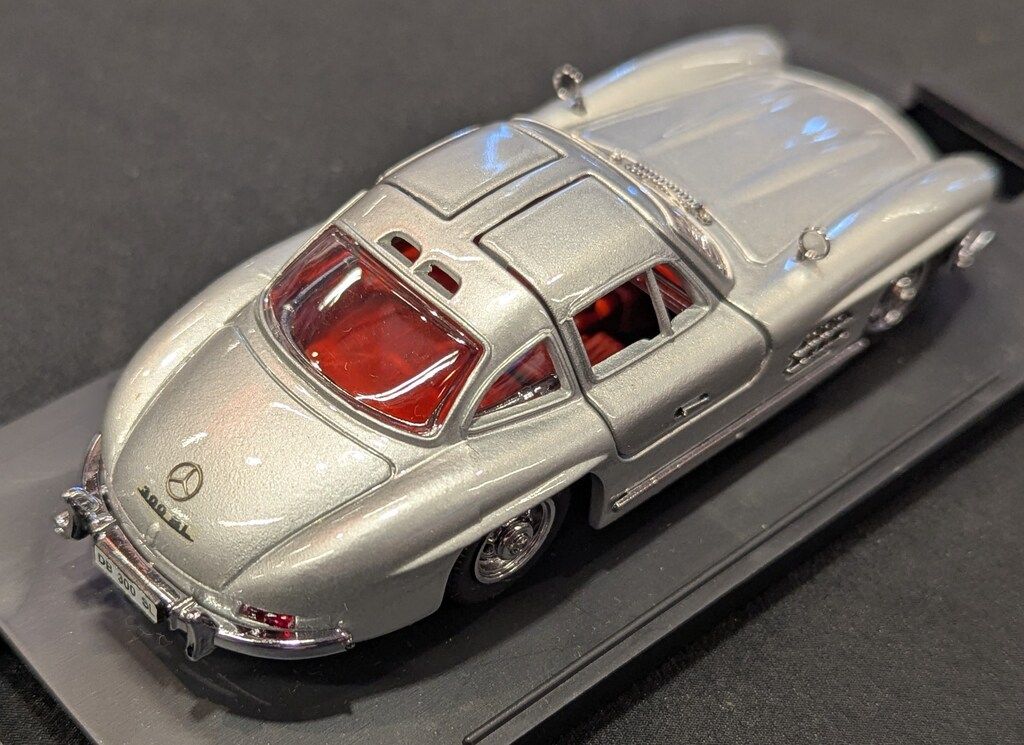 BANG 1/43 MERCEDES 300SL 1954 GULLWING STREET metallic grey 7089