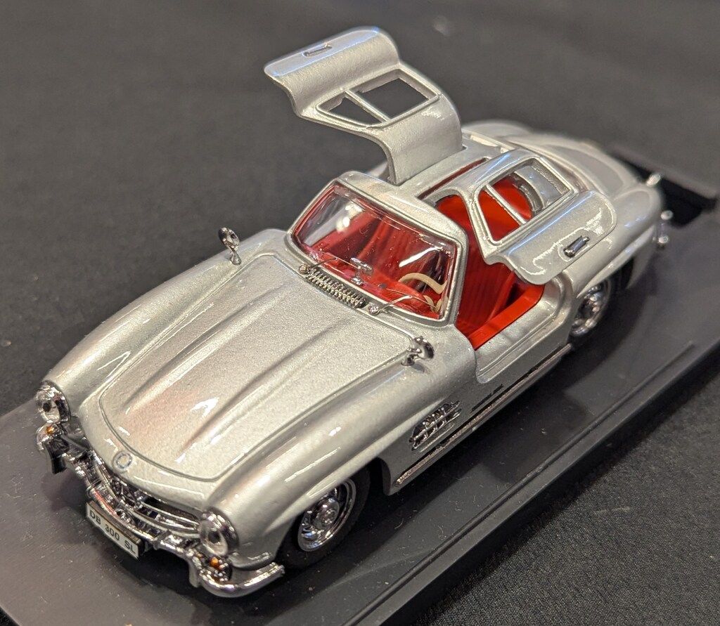 BANG 1/43 MERCEDES 300SL 1954 GULLWING STREET metallic grey 7089