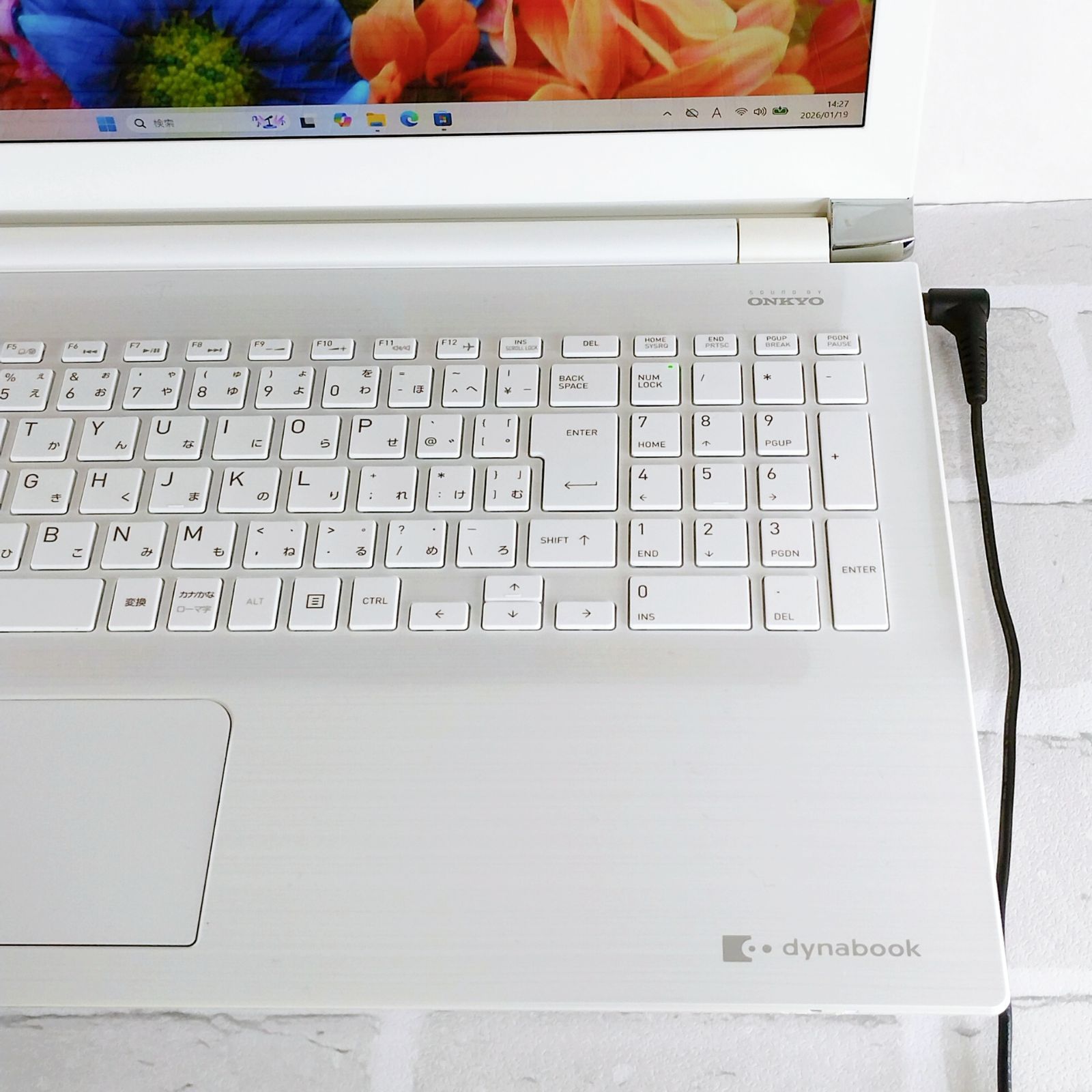 TOSHIBA ノートPC ホワイト Windows 11 TOSHIBA/Core i3/ホワイト/Windows 11/15.6インチ/4GB/SSD 240GB