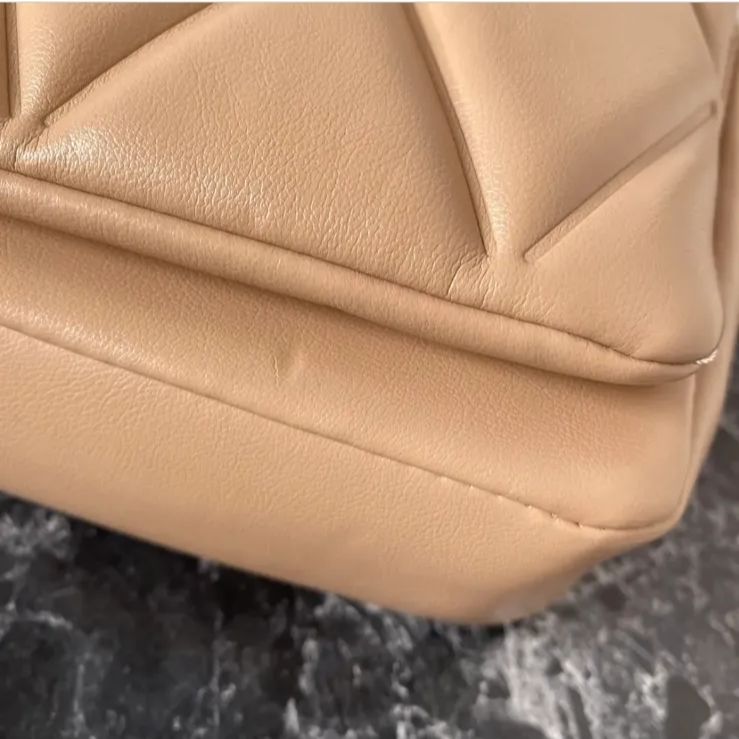 CHARLES & KEITH チャールズ＆キース ショルダーバッグ チェーン